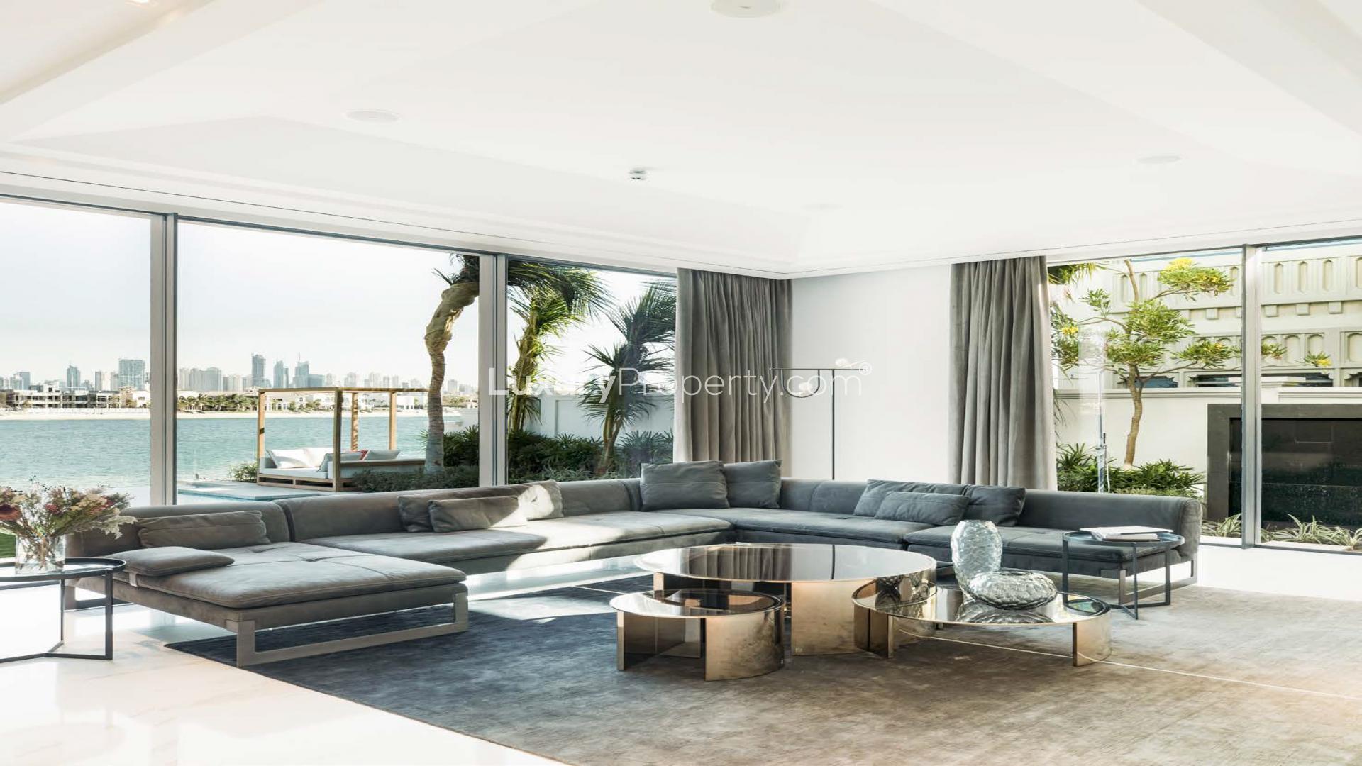 Exclusive 5-bedroom villa with pool in Palm Jumeirah, Dubai, Signature Villas community