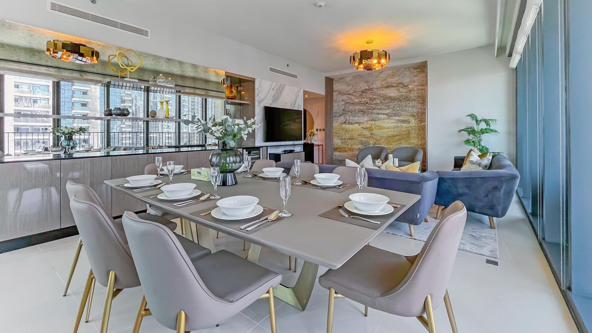 Luxurious living room in 4-bedroom apartment, BLVD Heights, Downtown Dubai, for sale