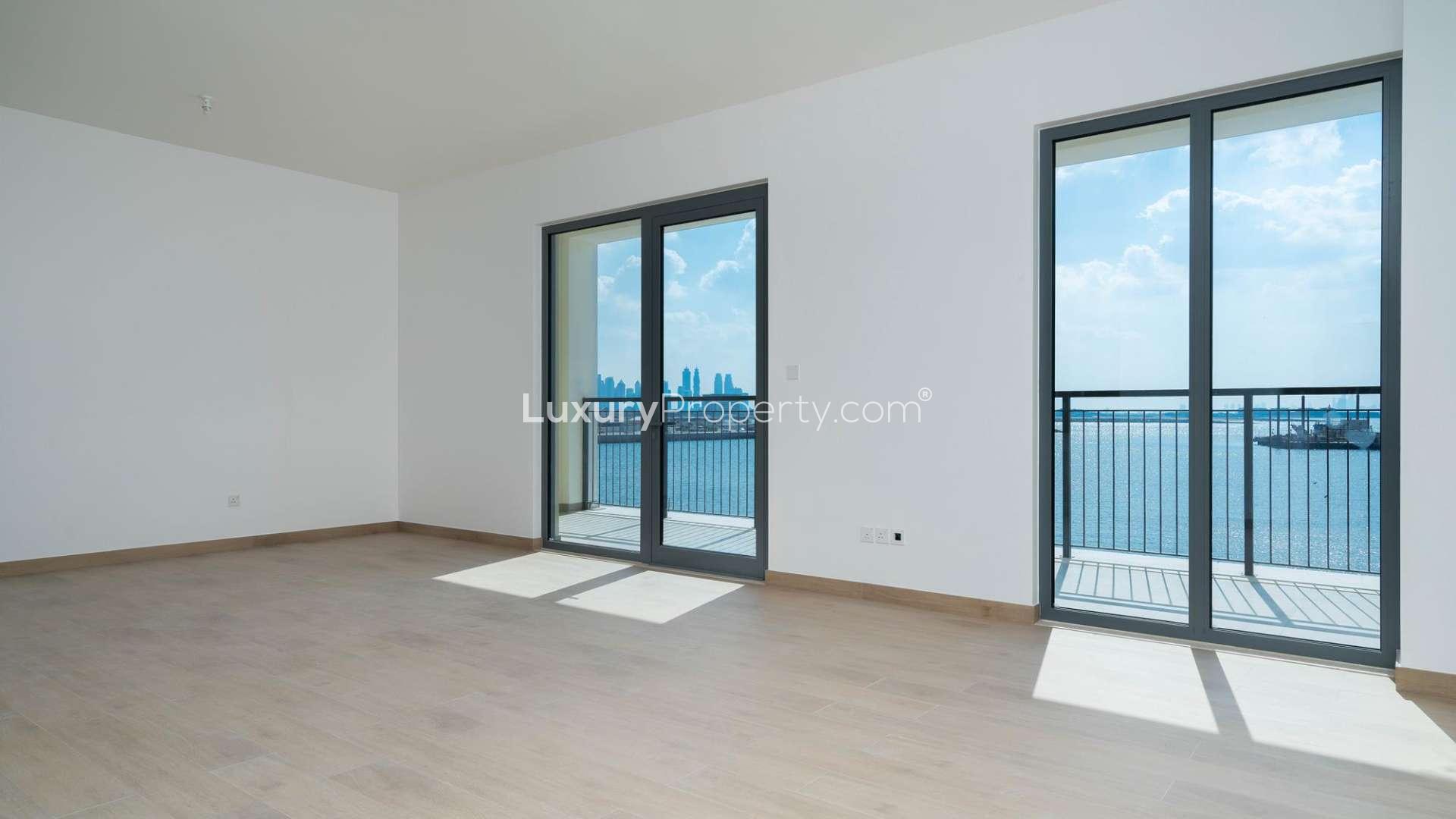 Modern kitchen in 4-bedroom apartment, La Voile, Jumeirah, Dubai for sale