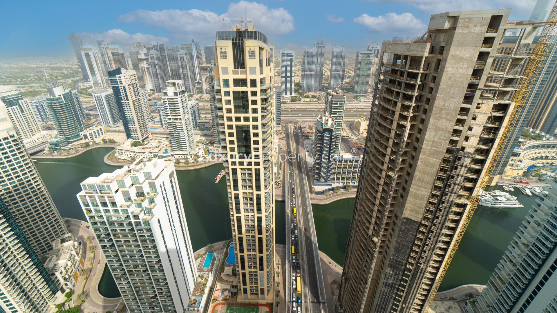 Penthouse terrace with seating and city views in Murjan 1, Jumeirah Beach Residence