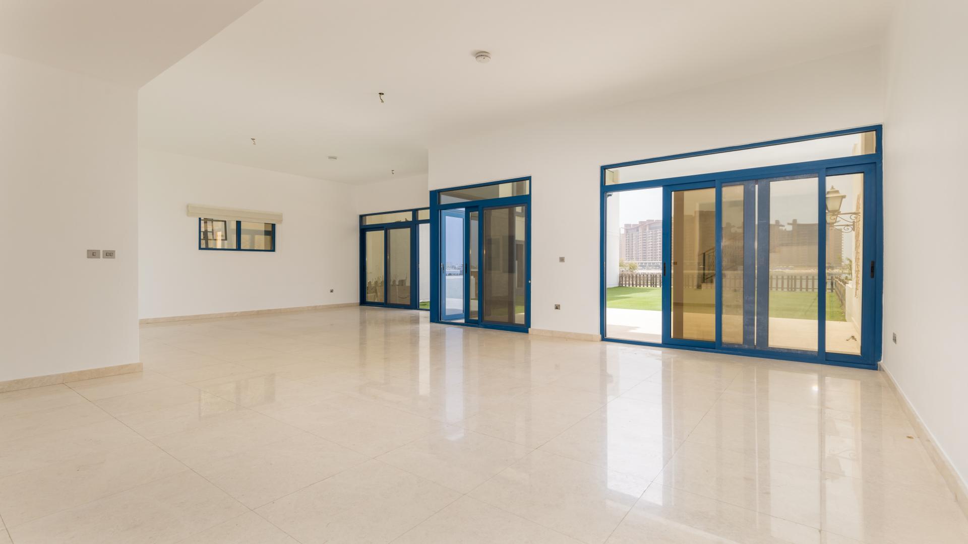 Beachfront townhouse with private garden and sea view in Palma Residences, Palm Jumeirah