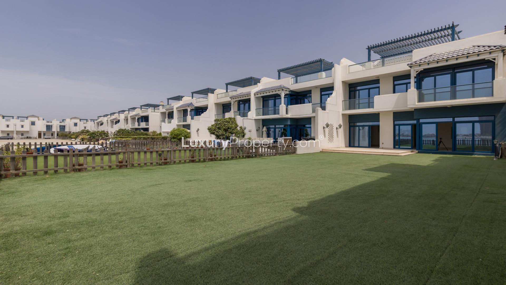 Spacious living area in beachfront townhouse, Palma Residences, Palm Jumeirah, with garden view