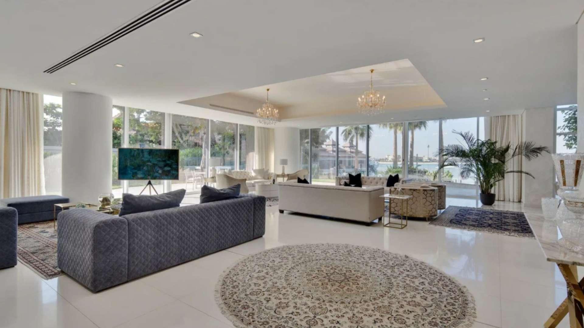 Luxurious living room in Palm Jumeirah penthouse with stunning sea views and elegant decor