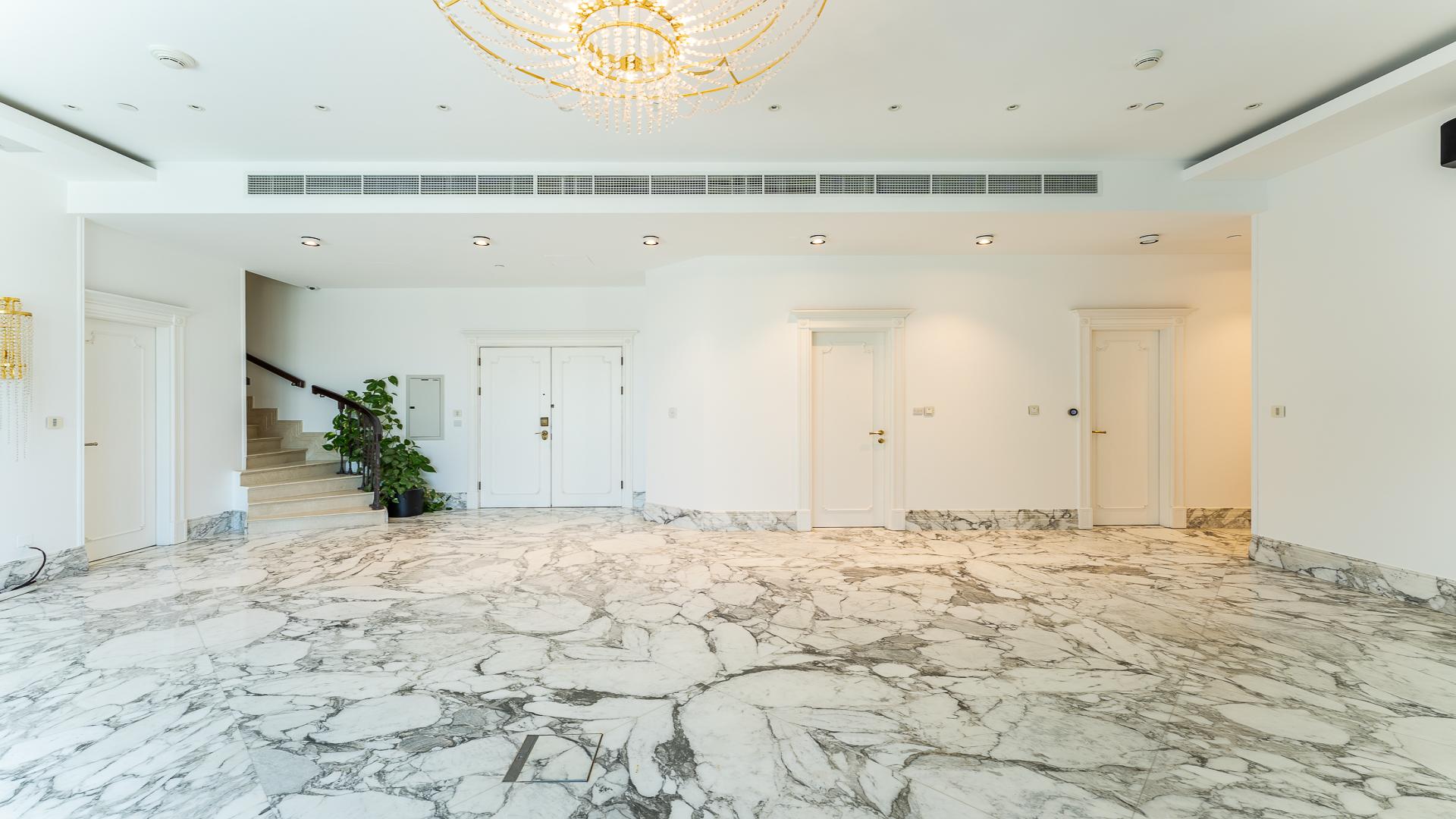 Luxurious living room in 4-bedroom penthouse, Fairmont Palm Residences, Palm Jumeirah