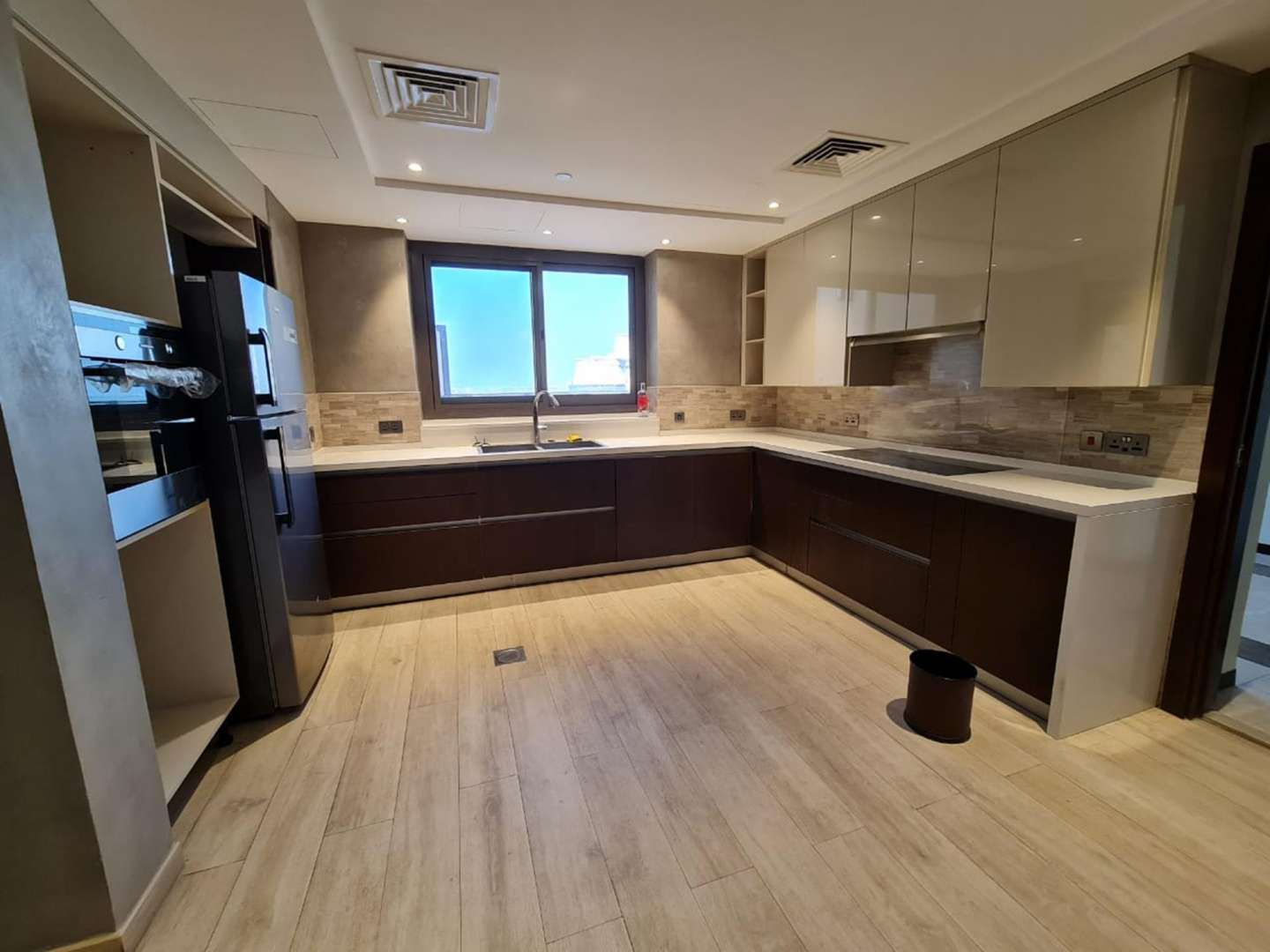 Modern kitchen in four-bedroom penthouse for rent, Murjan, Jumeirah Beach Residence