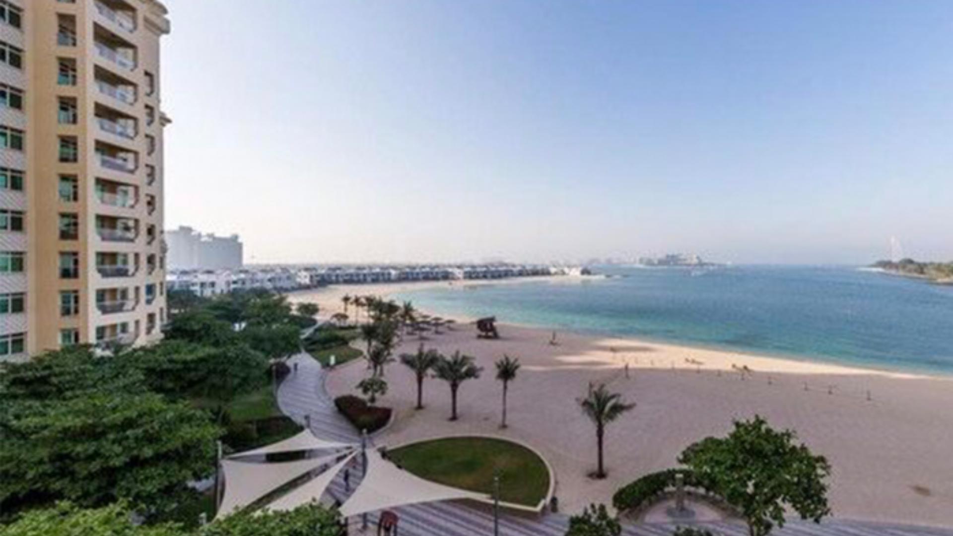 View from 4-bed penthouse, Shoreline Residences, Palm Jumeirah overlooking beach and sea