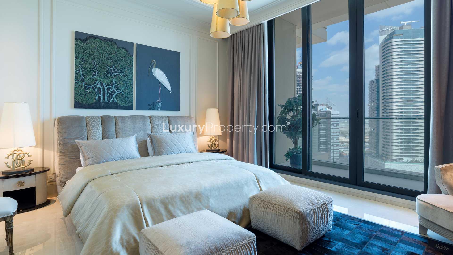 Luxurious bedroom in 19th floor penthouse, The 118 Downtown Dubai, elegant decor