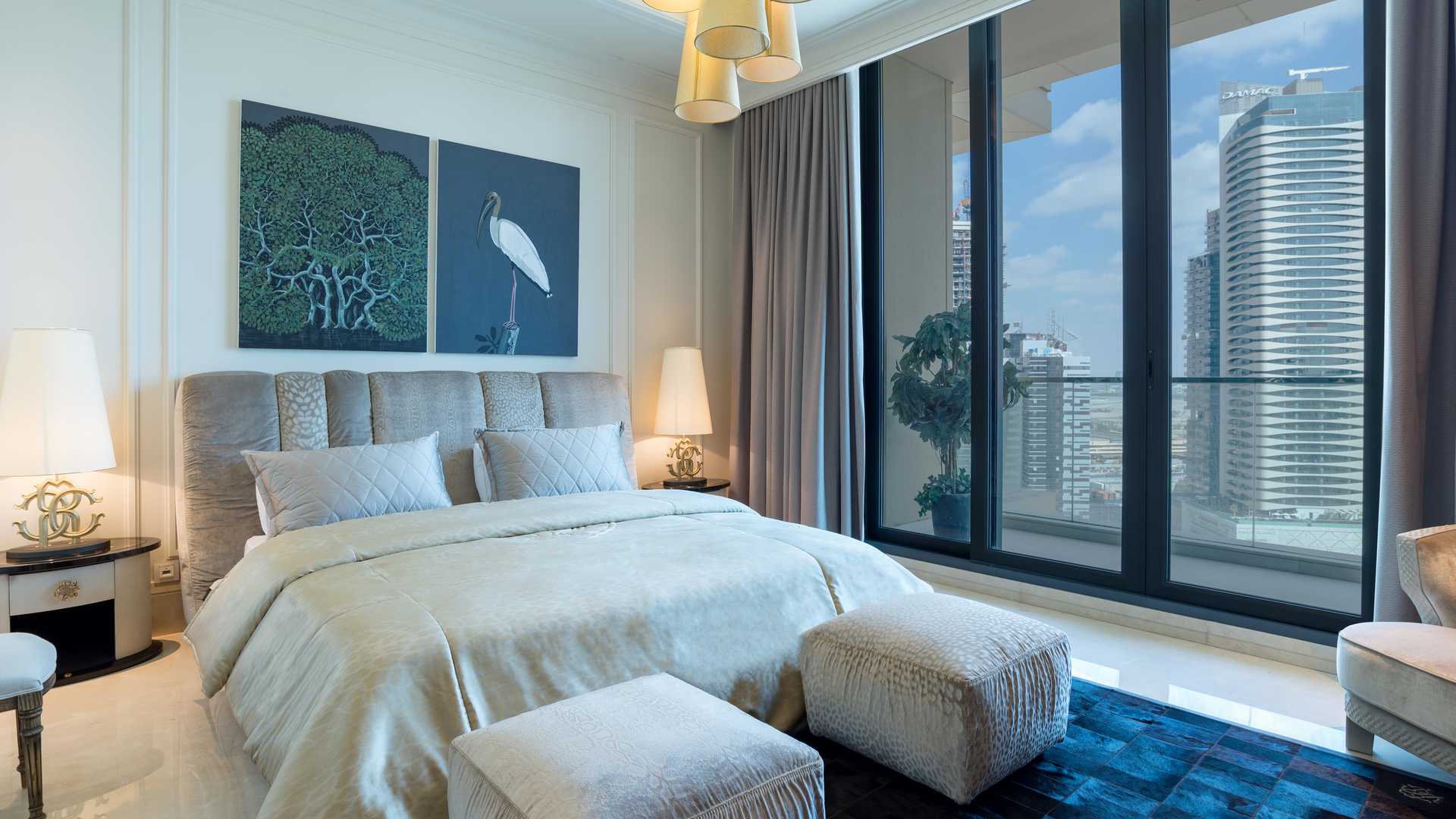 Luxurious bedroom in 19th floor penthouse, The 118 Downtown Dubai, elegant decor
