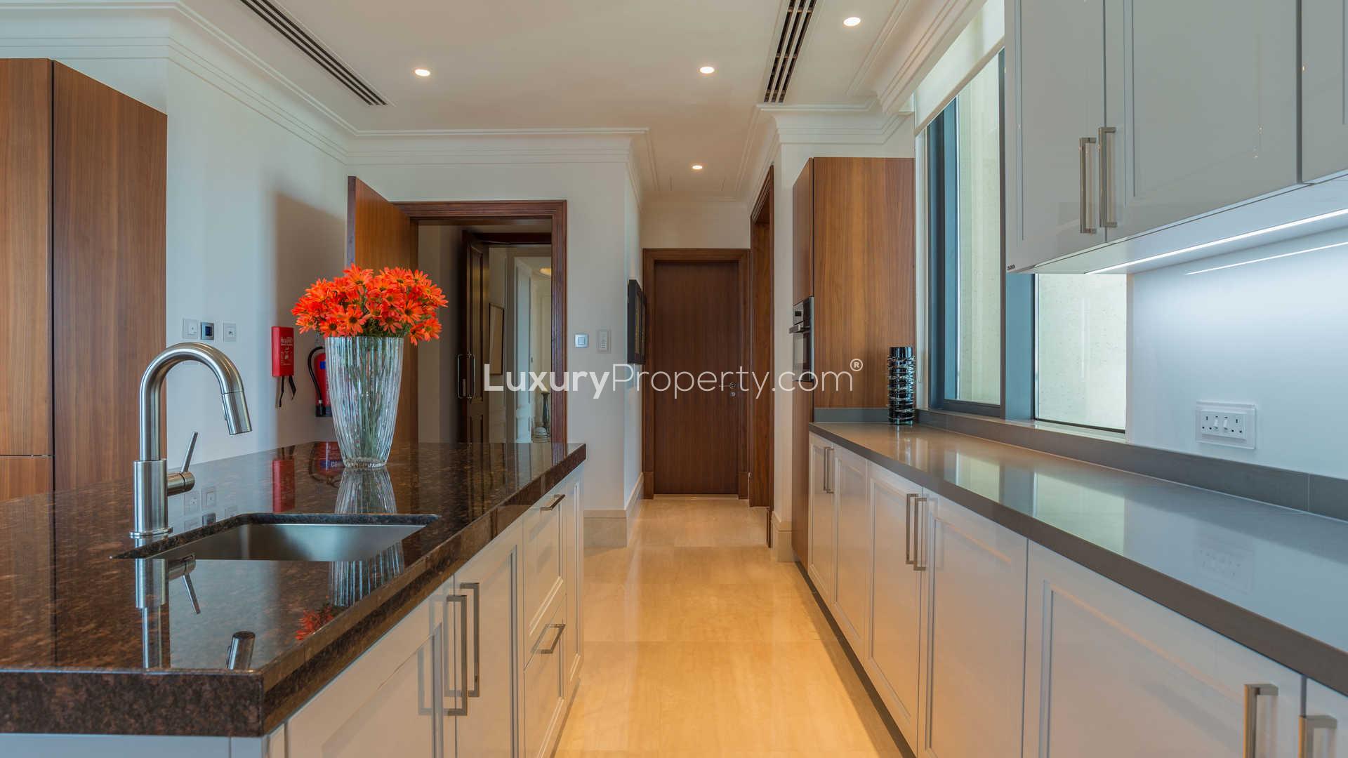 Luxurious kitchen in 19th floor penthouse, The 118 Downtown Dubai, modern design, sleek finishes
