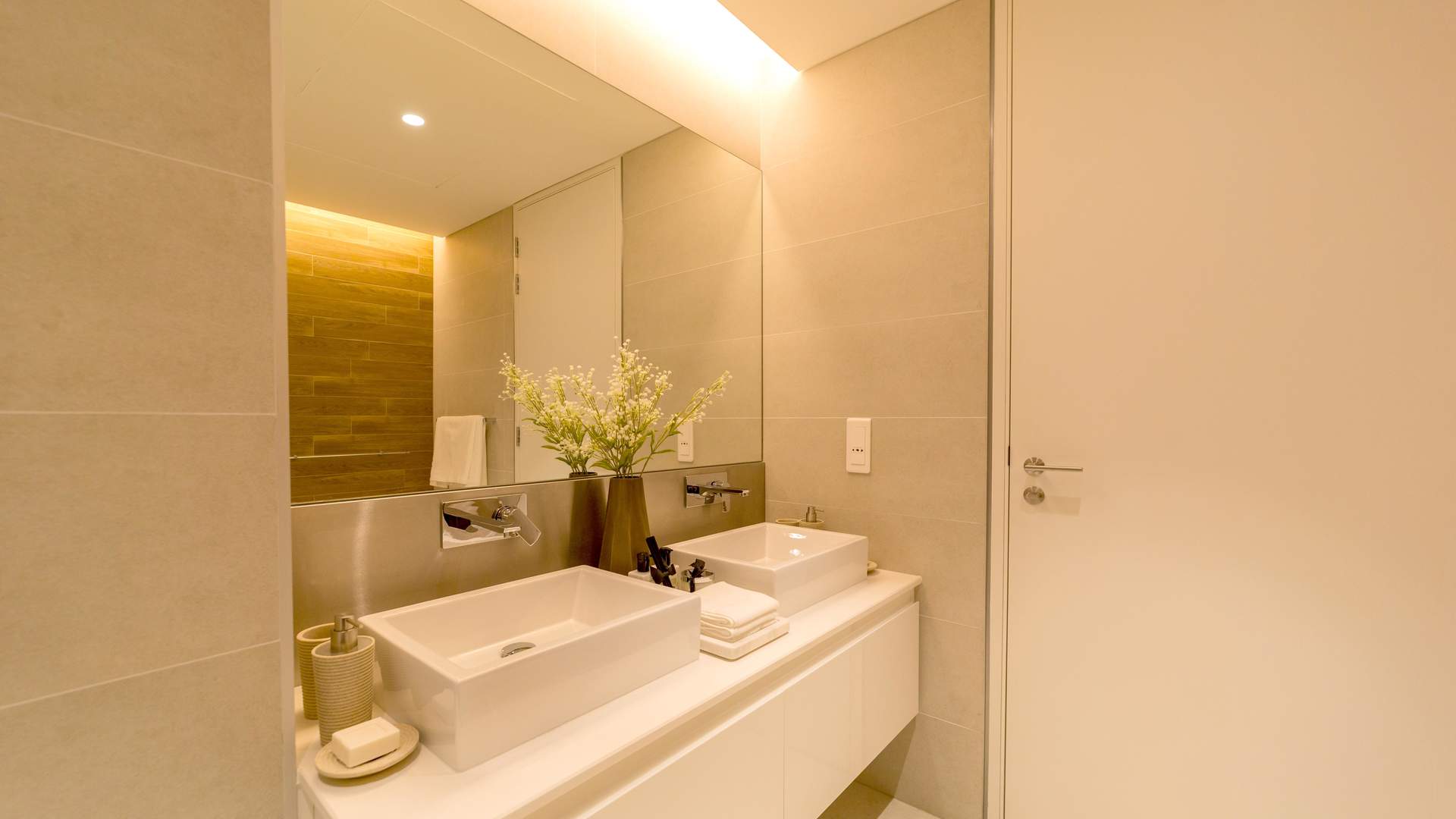 Dining area and modern kitchen in Bluewaters penthouse for sale, JBR