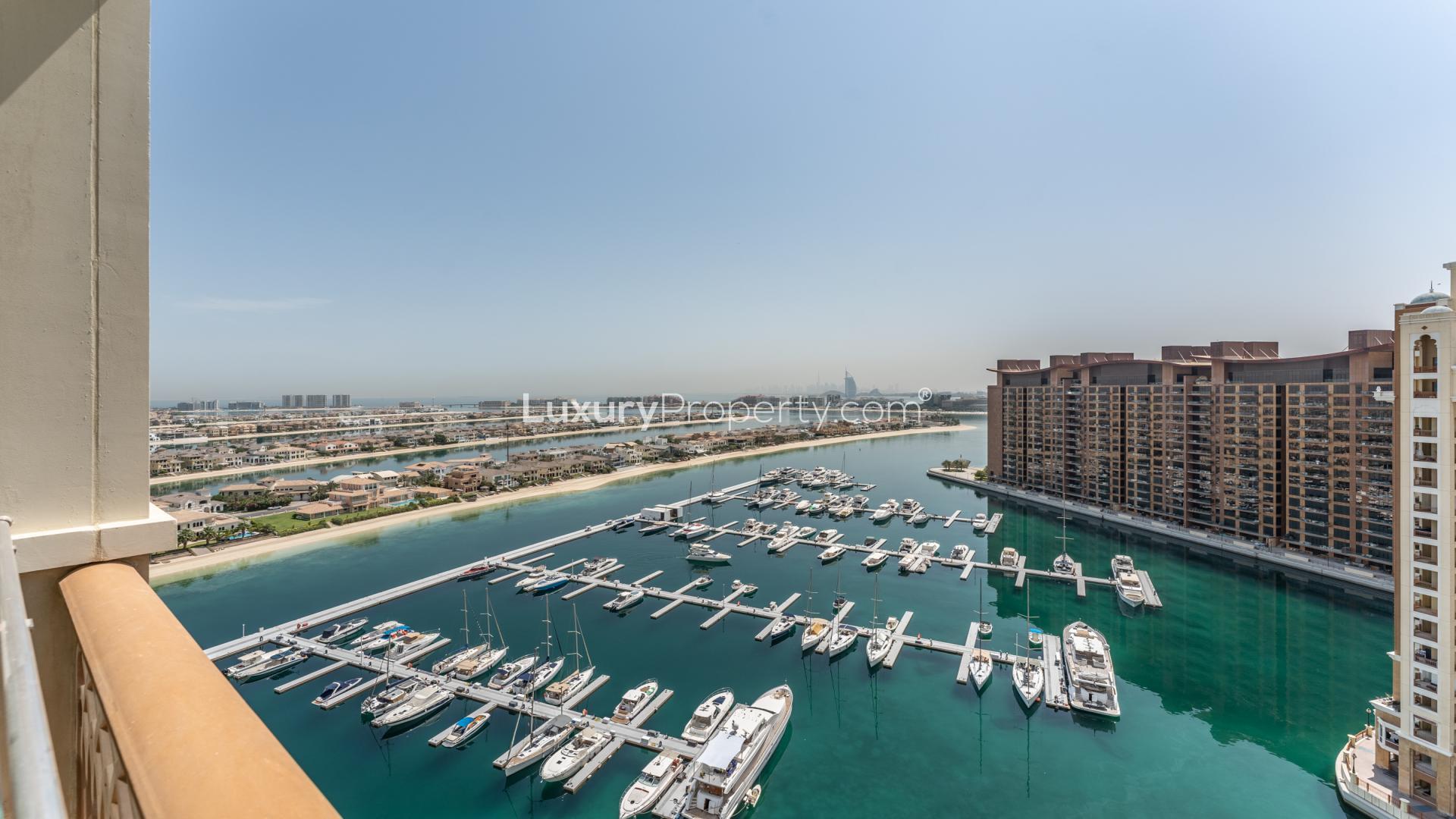 Modern kitchen in fully upgraded Palm Jumeirah penthouse with sea views, LP40087 for sale