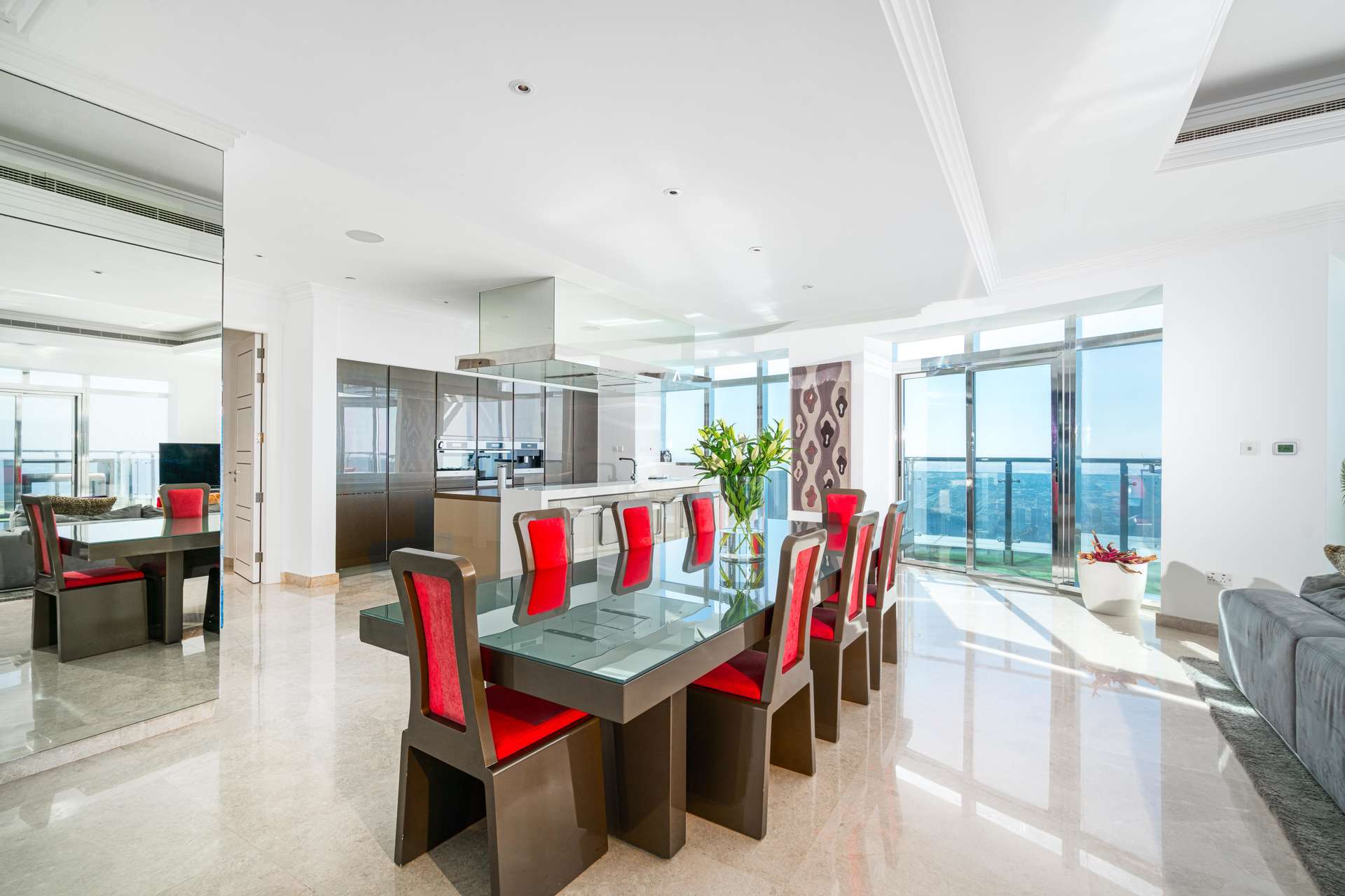 Luxurious living room in 5-bedroom penthouse, 96th floor, Princess Tower, Dubai Marina