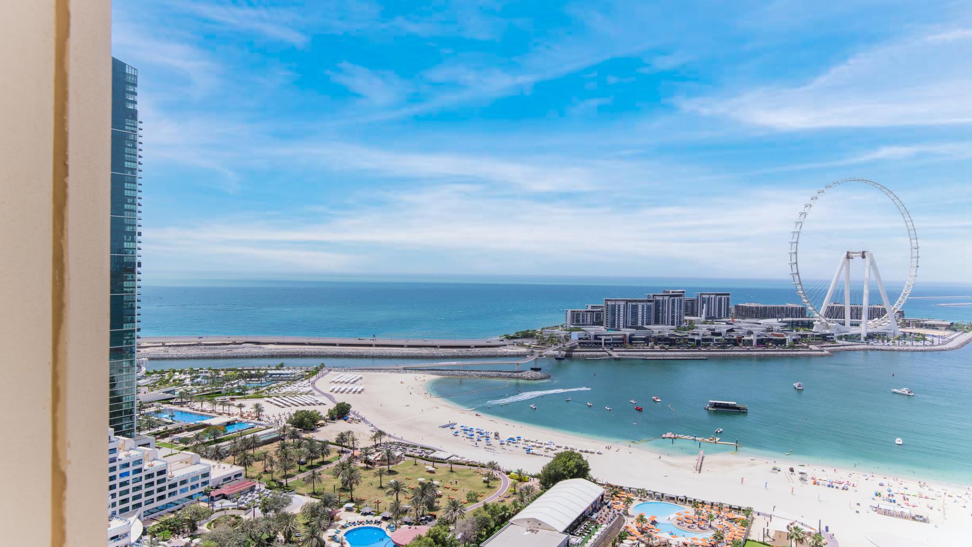 Penthouse terrace with private pool and lounge chairs, Jumeirah Beach Residence, Amwaj