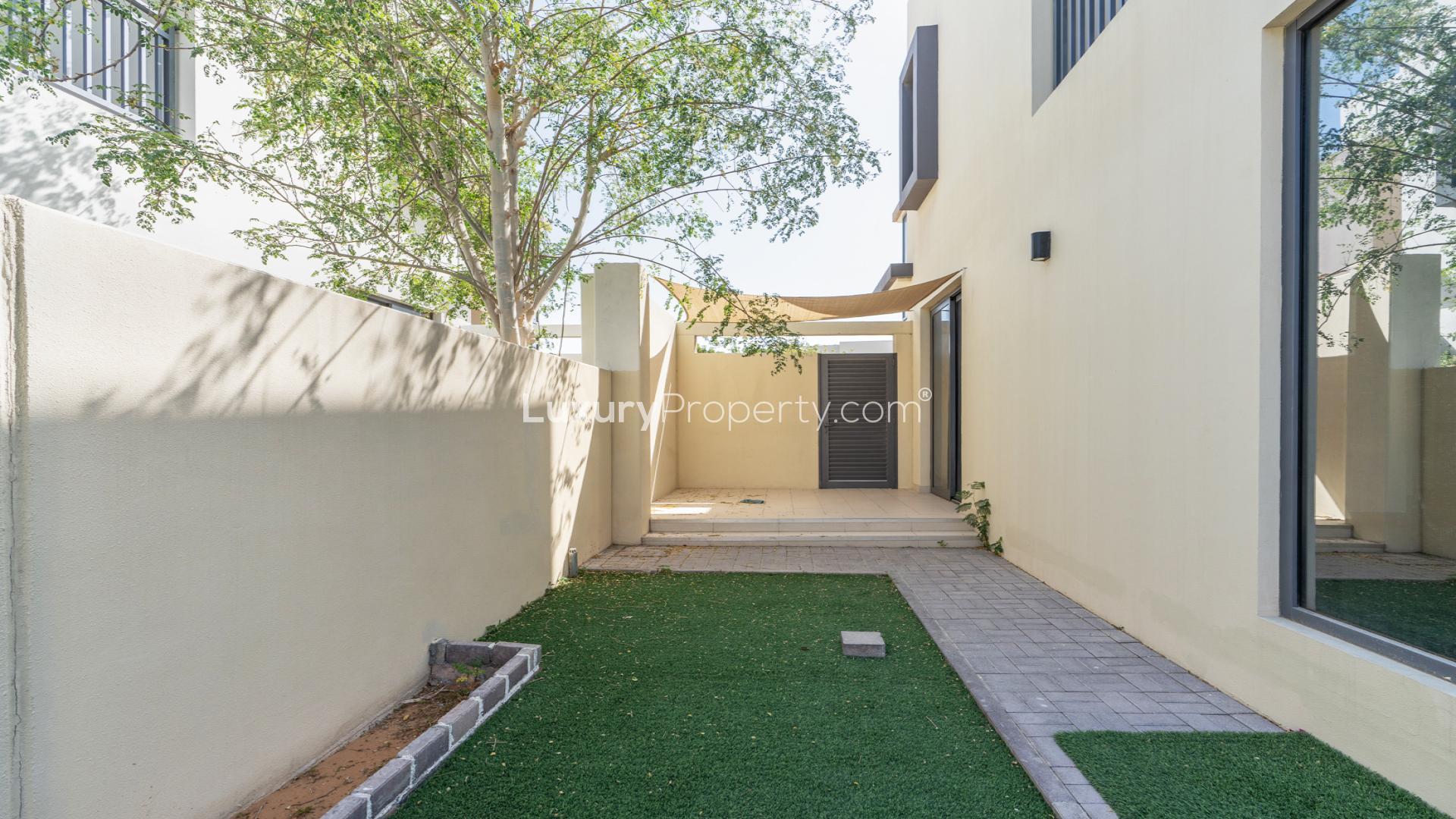 Luxury townhouse garden with pergola in Maple 2, Dubai Hills Estate, for rent