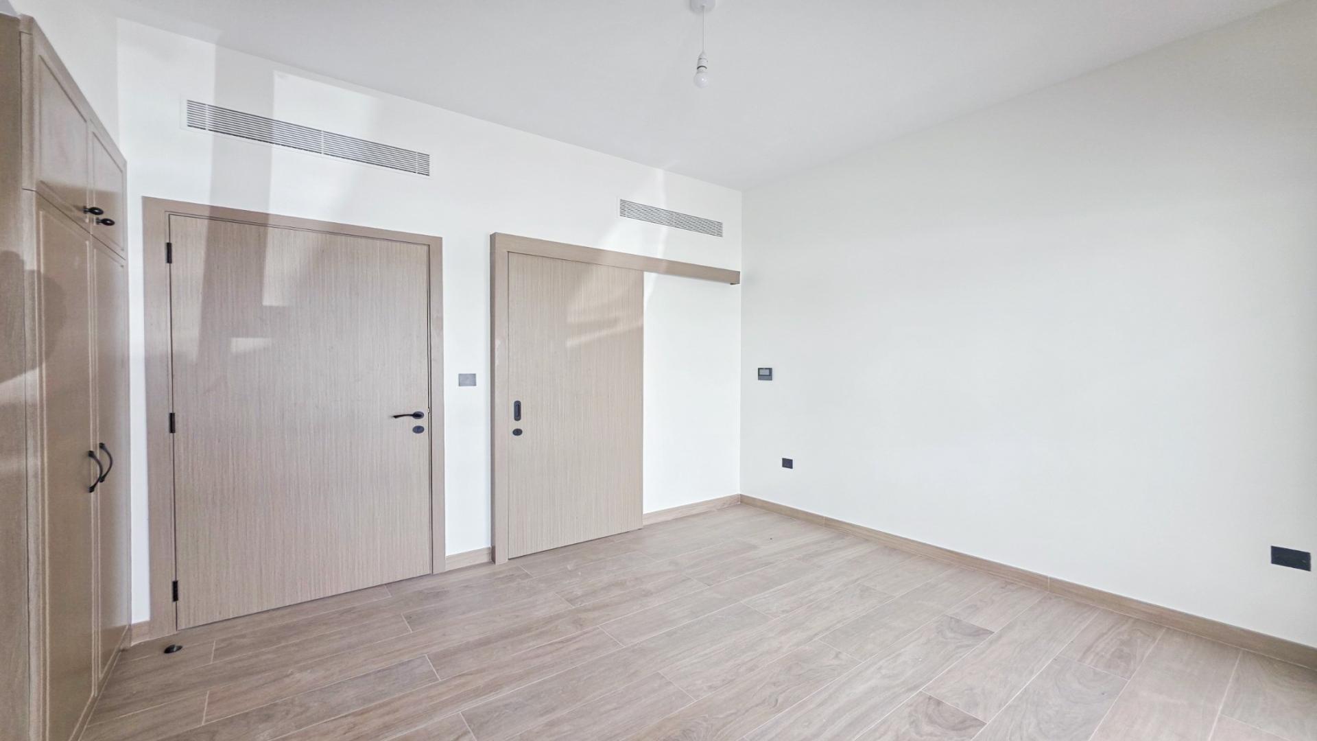 Modern kitchen in spacious 4-bedroom townhouse, Damac Lagoons Santorini, for rent