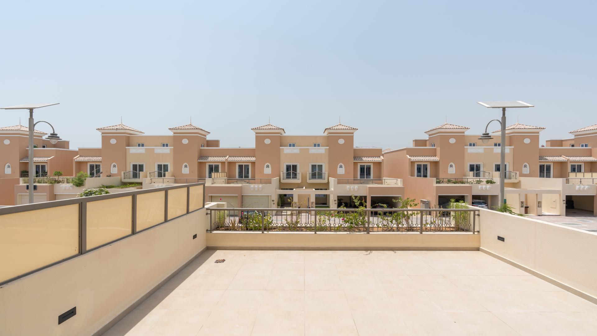 Luxurious living room in 4-bedroom townhouse, Victory Heights, Dubai Sports City for rent
