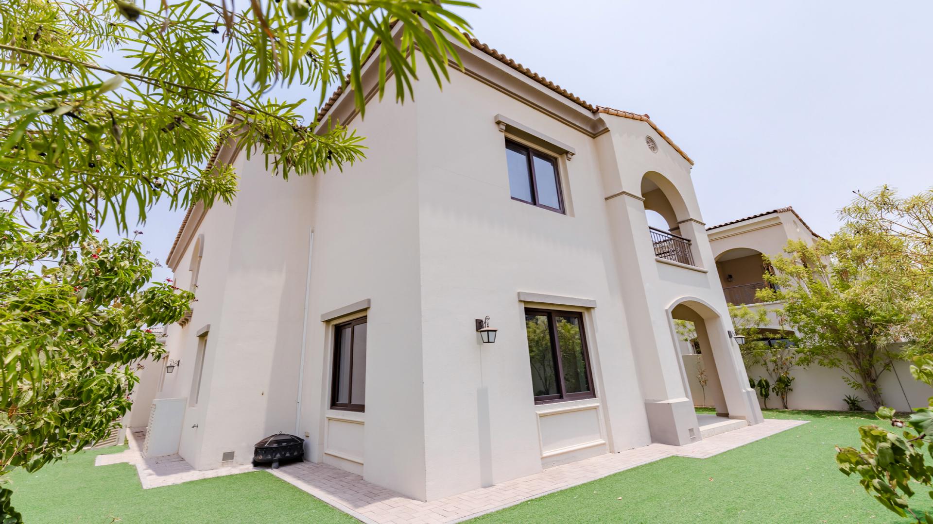 Spacious living room in 4-bedroom townhouse, Lila, Arabian Ranches 2, available for rent
