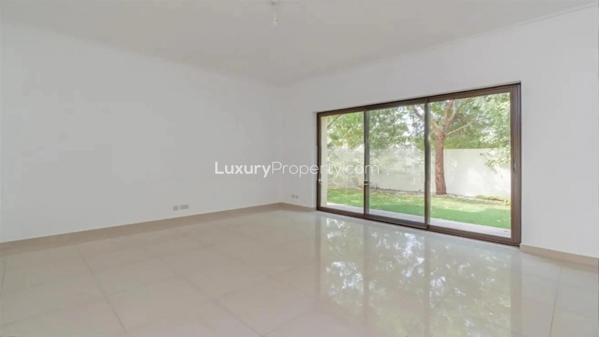Single row 4-bed villa with landscaped garden in Samara, Arabian Ranches 2 for rent