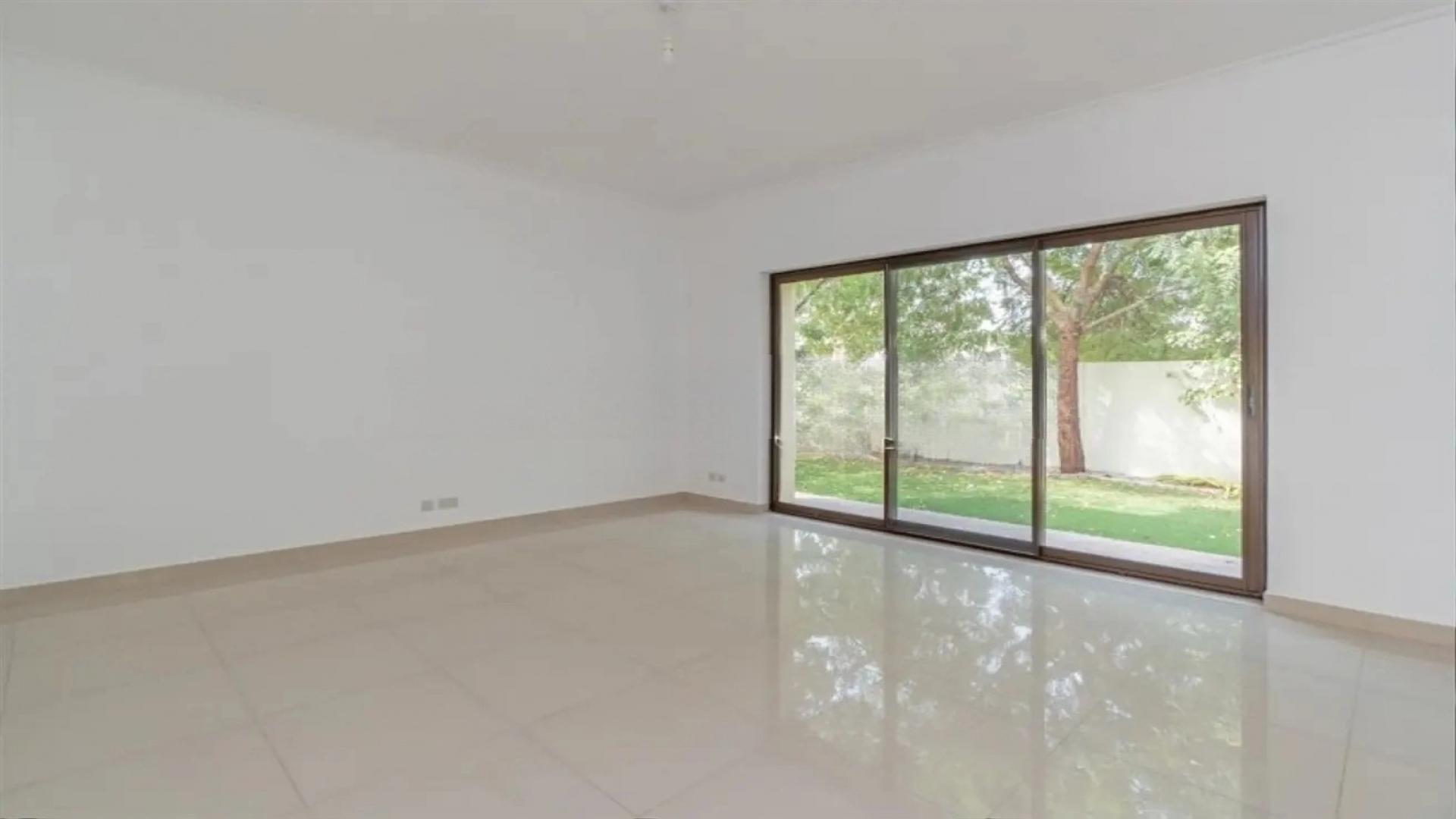 Single row 4-bed villa with landscaped garden in Samara, Arabian Ranches 2 for rent