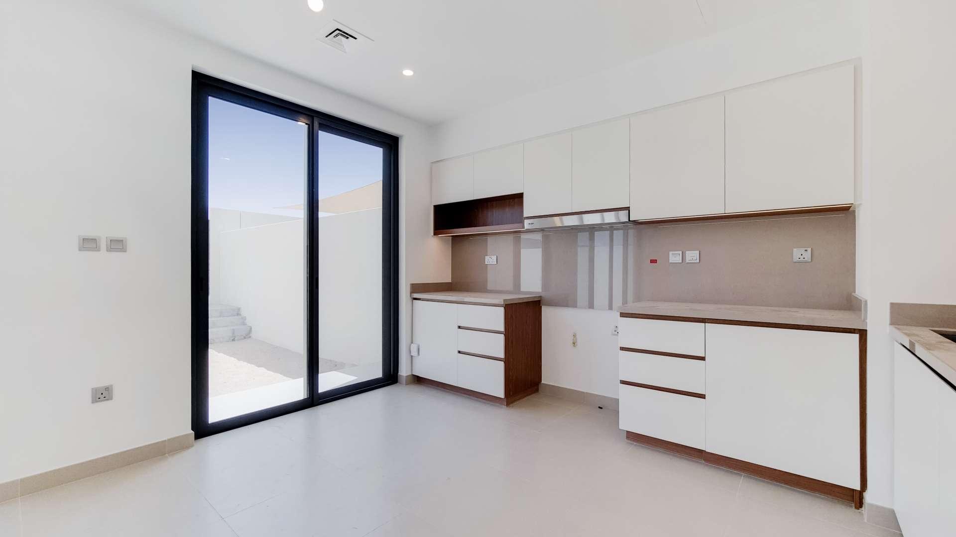 Bright room with large windows in Camelia townhouse, Arabian Ranches 2, available for rent