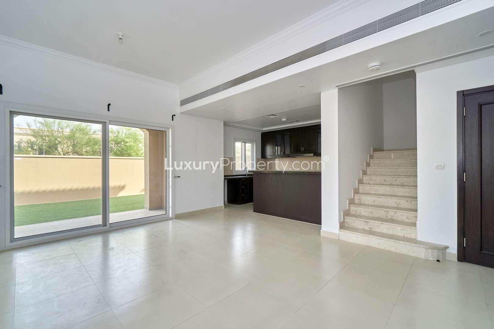 Open-plan kitchen and living area in 4-bedroom villa, Casa Viva, Serena for rent