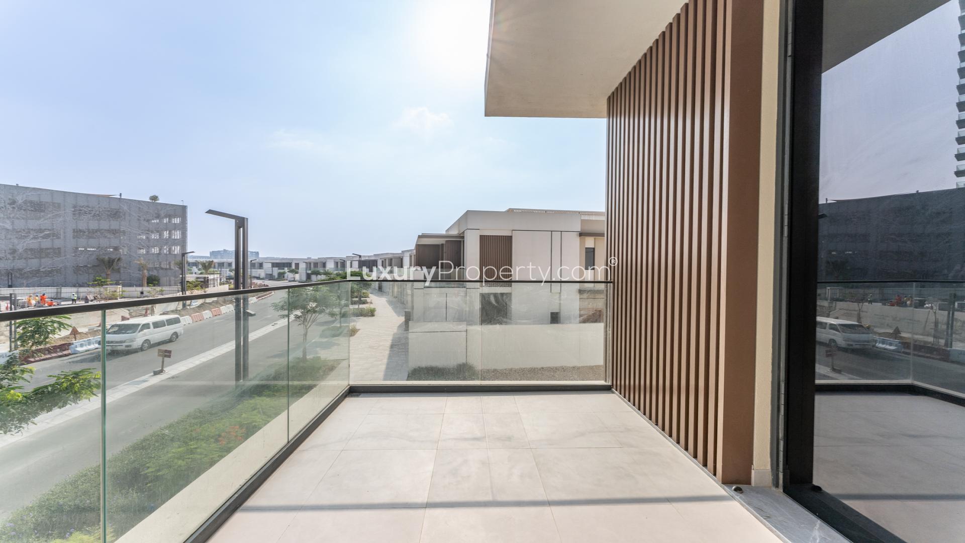 Spacious modern kitchen in 4-bedroom villa for rent, District One, Dubai