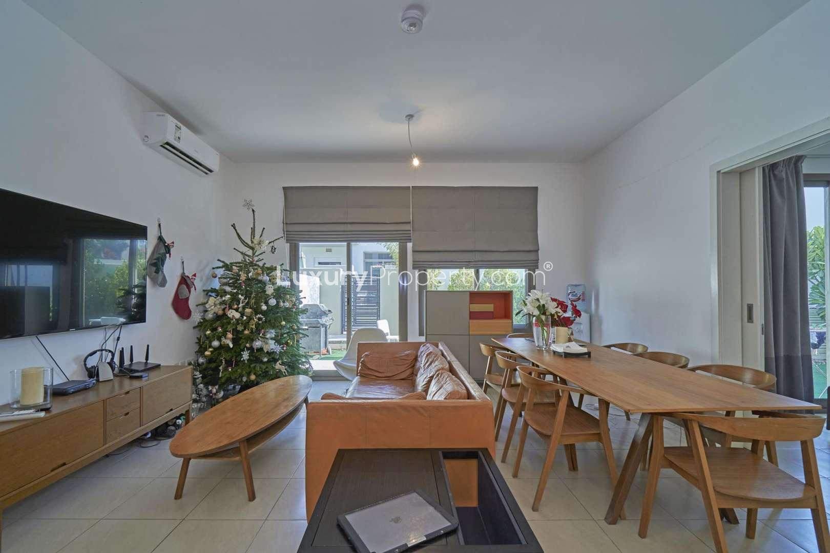 Modern bathroom in 4-bedroom townhouse for rent, Hayat Townhouses, Town Square