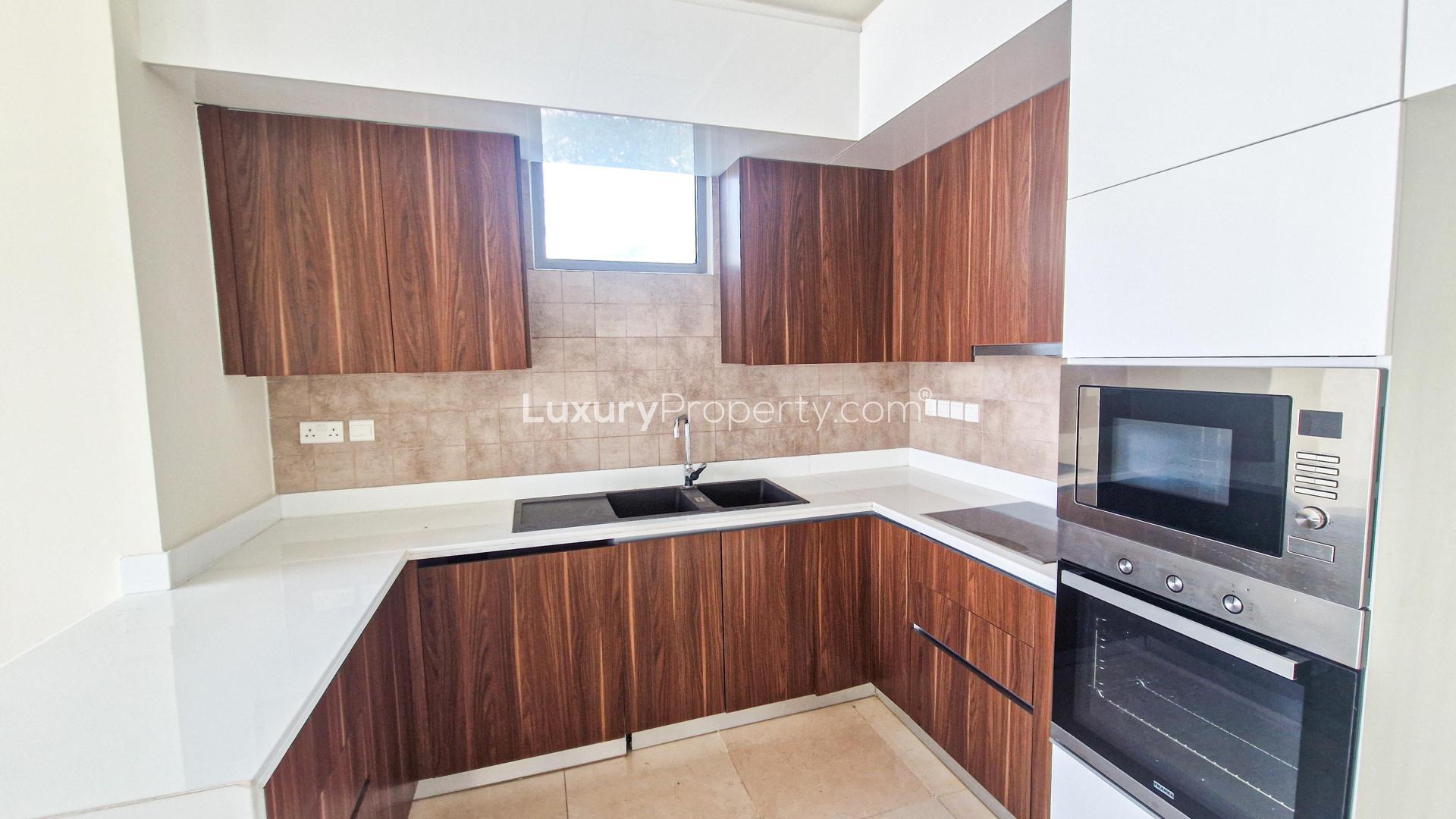 "Modern kitchen in light-filled Murano Al Furjan townhouse for rent, featuring sleek cabinetry.",Modern kitchen with sleek cabinets and appliances in Murano Al Furjan townhouse for rent