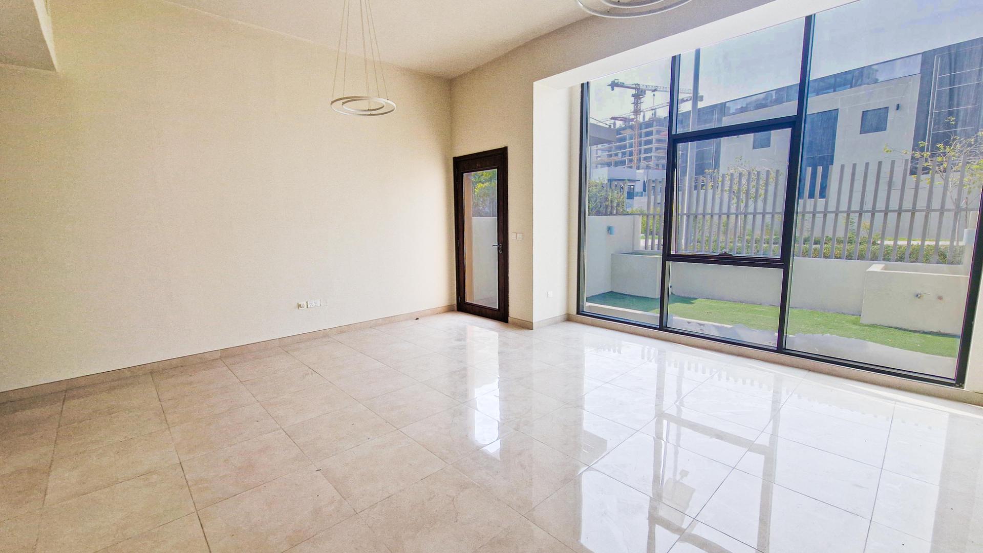 Modern 4-bedroom townhouse with balcony and garden in Murano, Al Furjan for rent