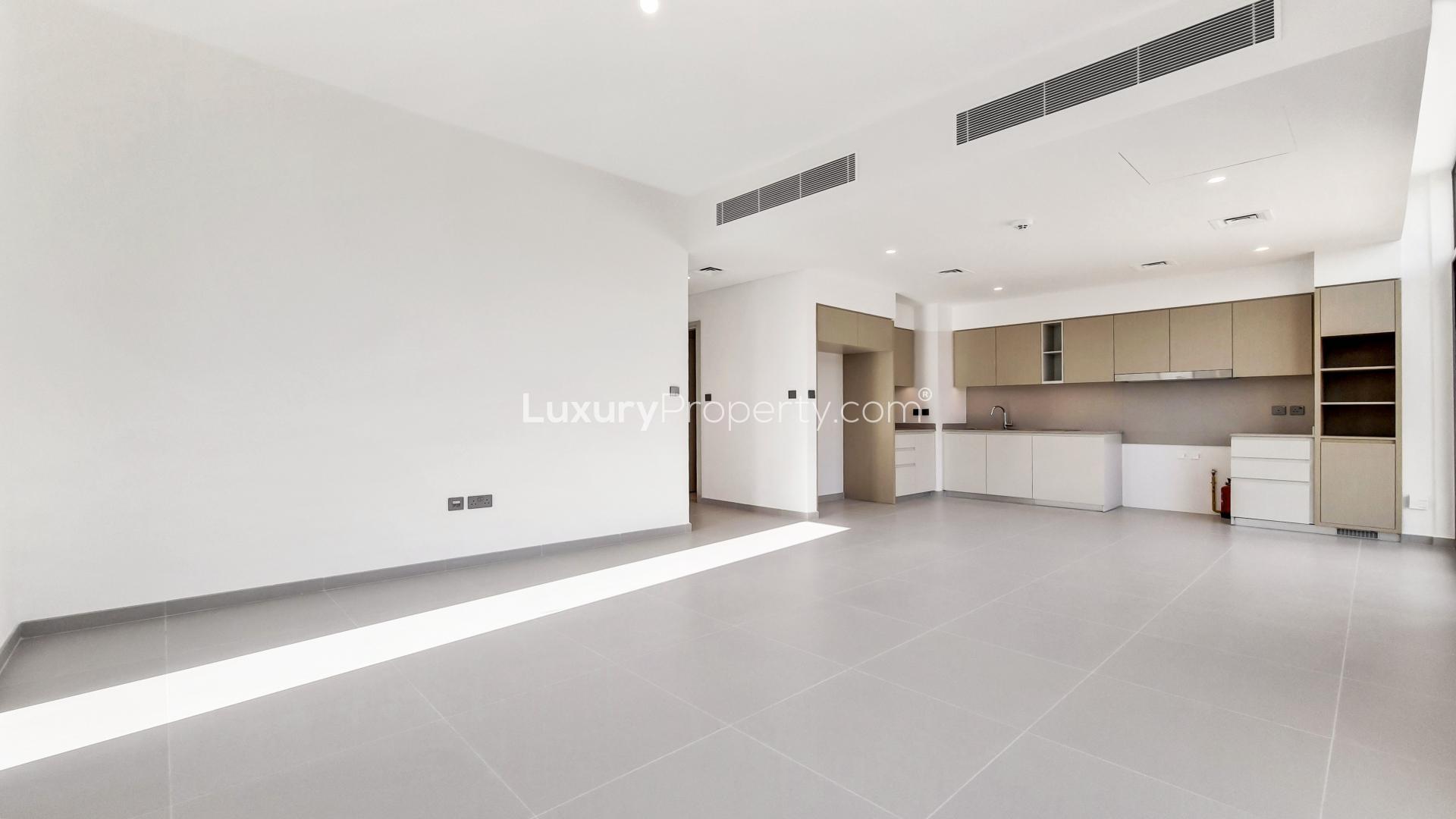 Modern kitchen in elegant 4-bedroom villa, Arabian Ranches 3, Dubai, available for rent