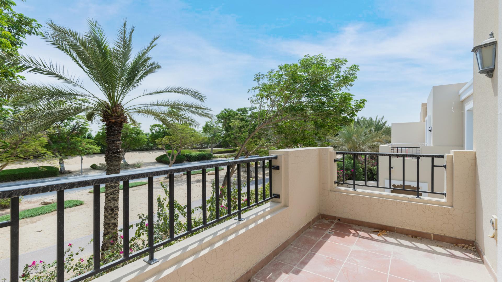 Spacious living room in elegant 4-bedroom villa, Al Reem, Arabian Ranches, for rent