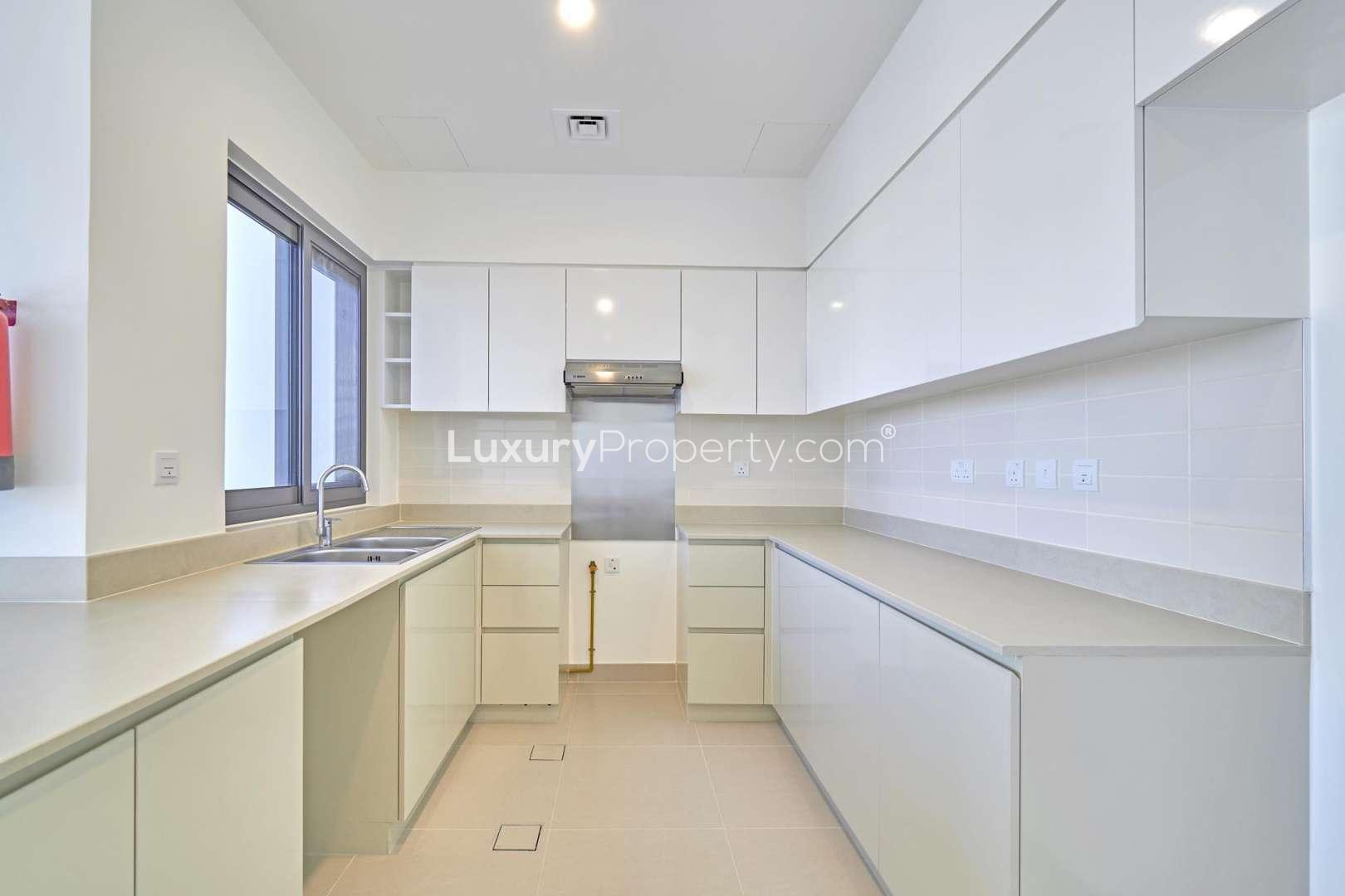 Modern kitchen in 4-bedroom townhouse, Maple 3, Dubai Hills Estate, available for rent