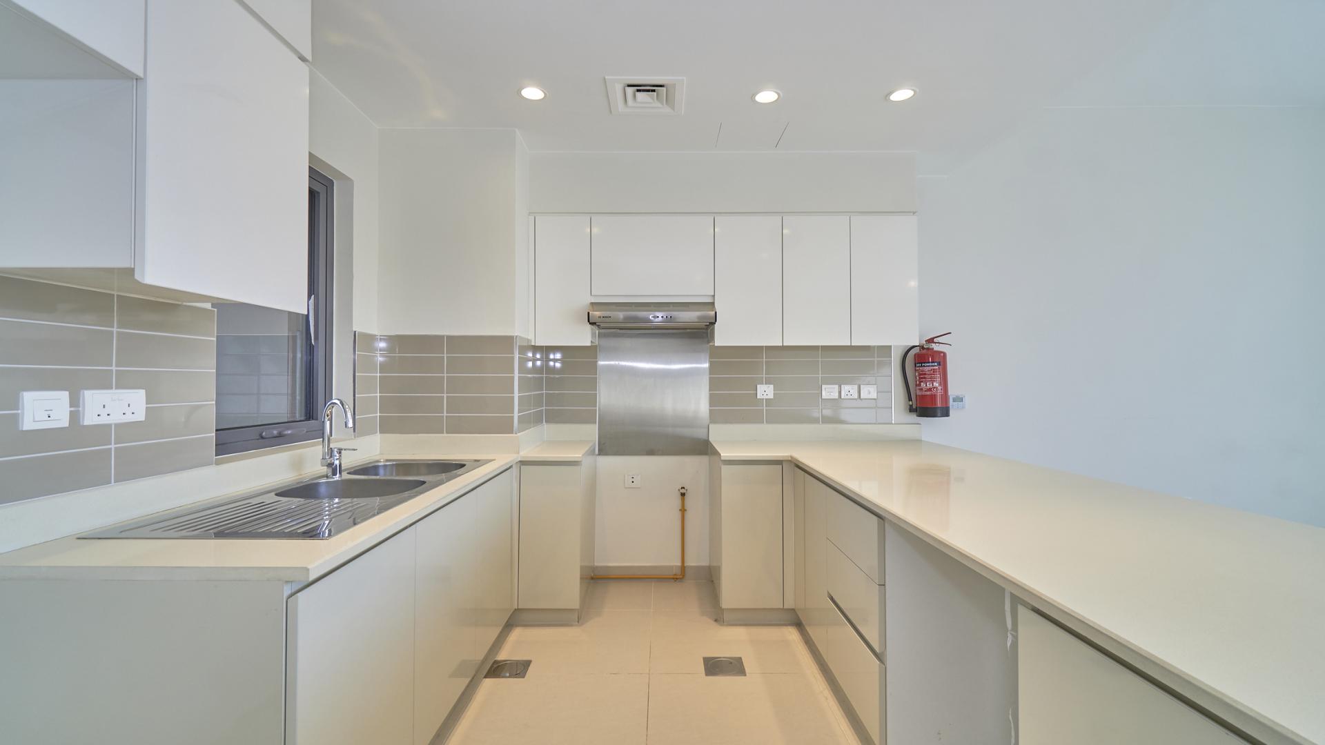 Modern kitchen in 4-bedroom townhouse, Maple at Dubai Hills Estate, available for rent