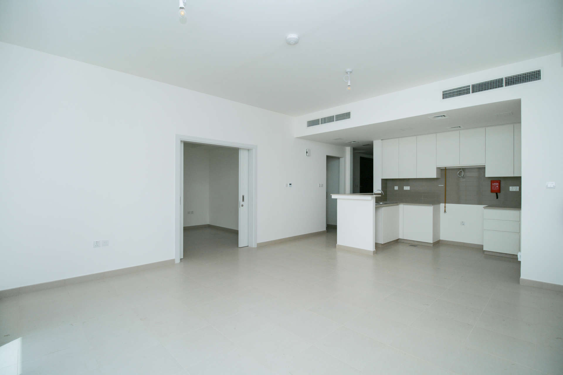 Modern kitchen in 4-bedroom townhouse for rent, Noor Townhouses, Town Square