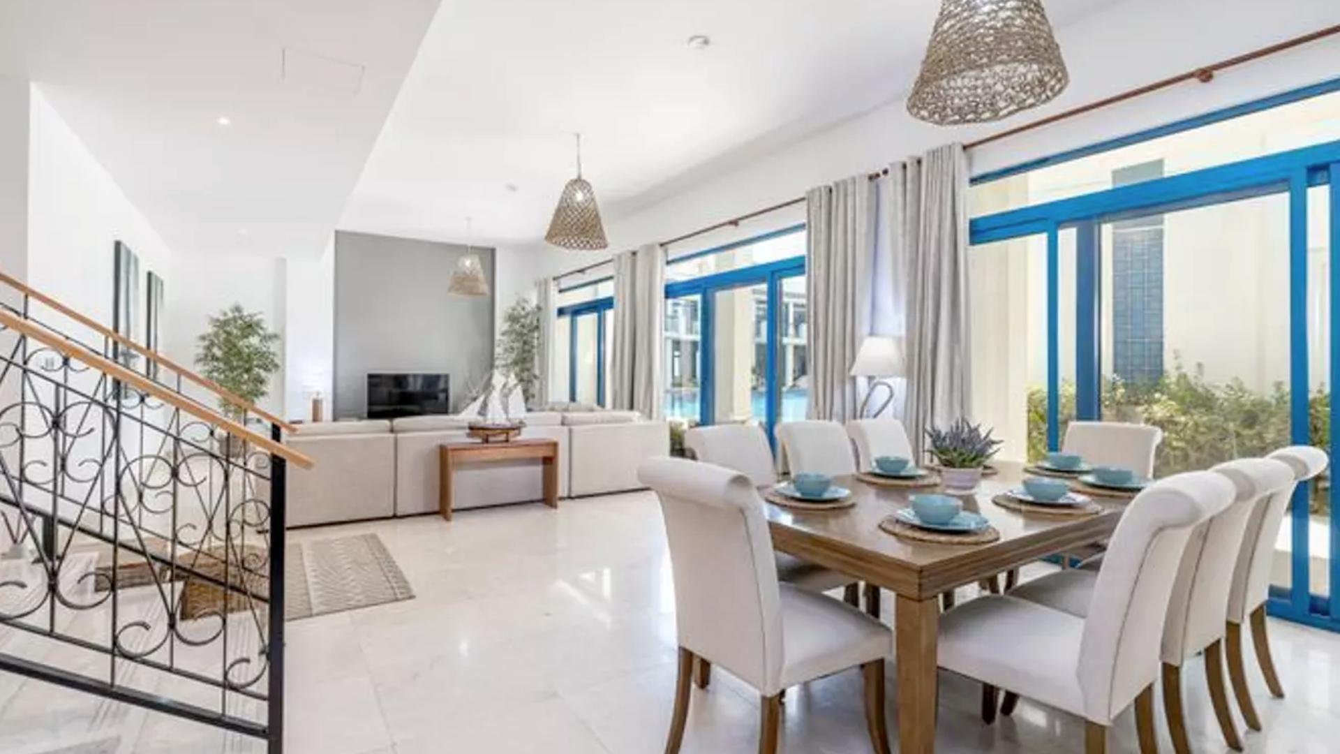 Fully furnished living and dining area in beachfront townhouse, Palma Residences, Palm Jumeirah