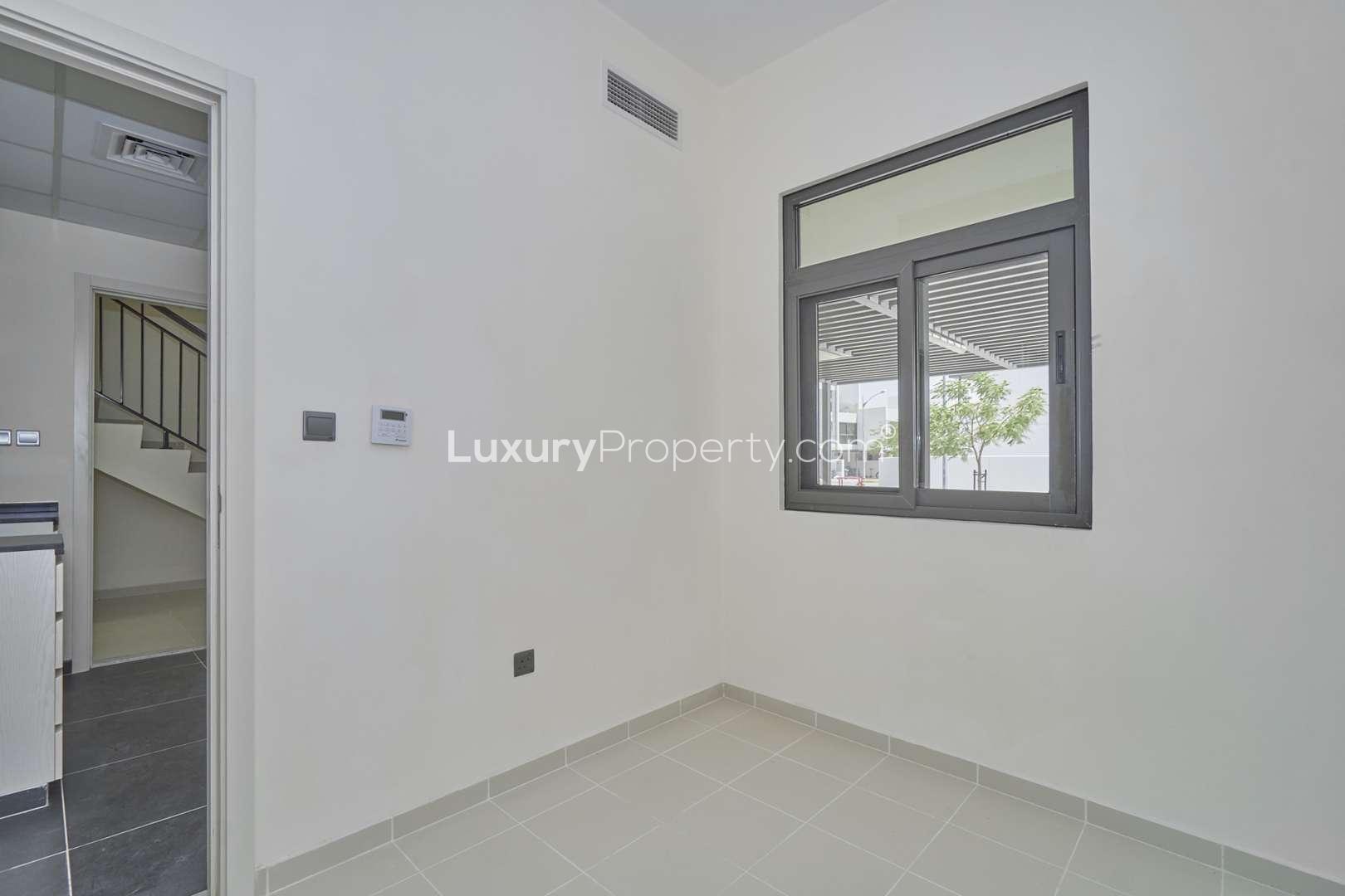 Modern kitchen in four-bedroom townhouse for rent, Akoya Oxygen, Primrose community