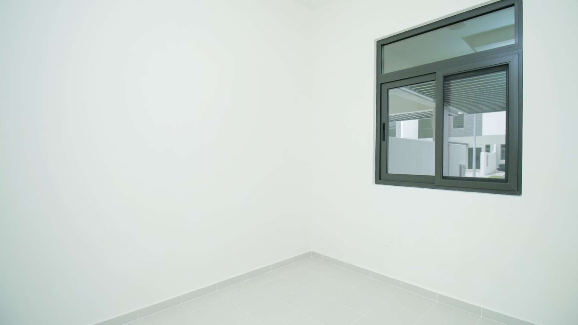 Spacious living room in 4-bedroom villa, Akoya Oxygen Primrose Townhouse for rent