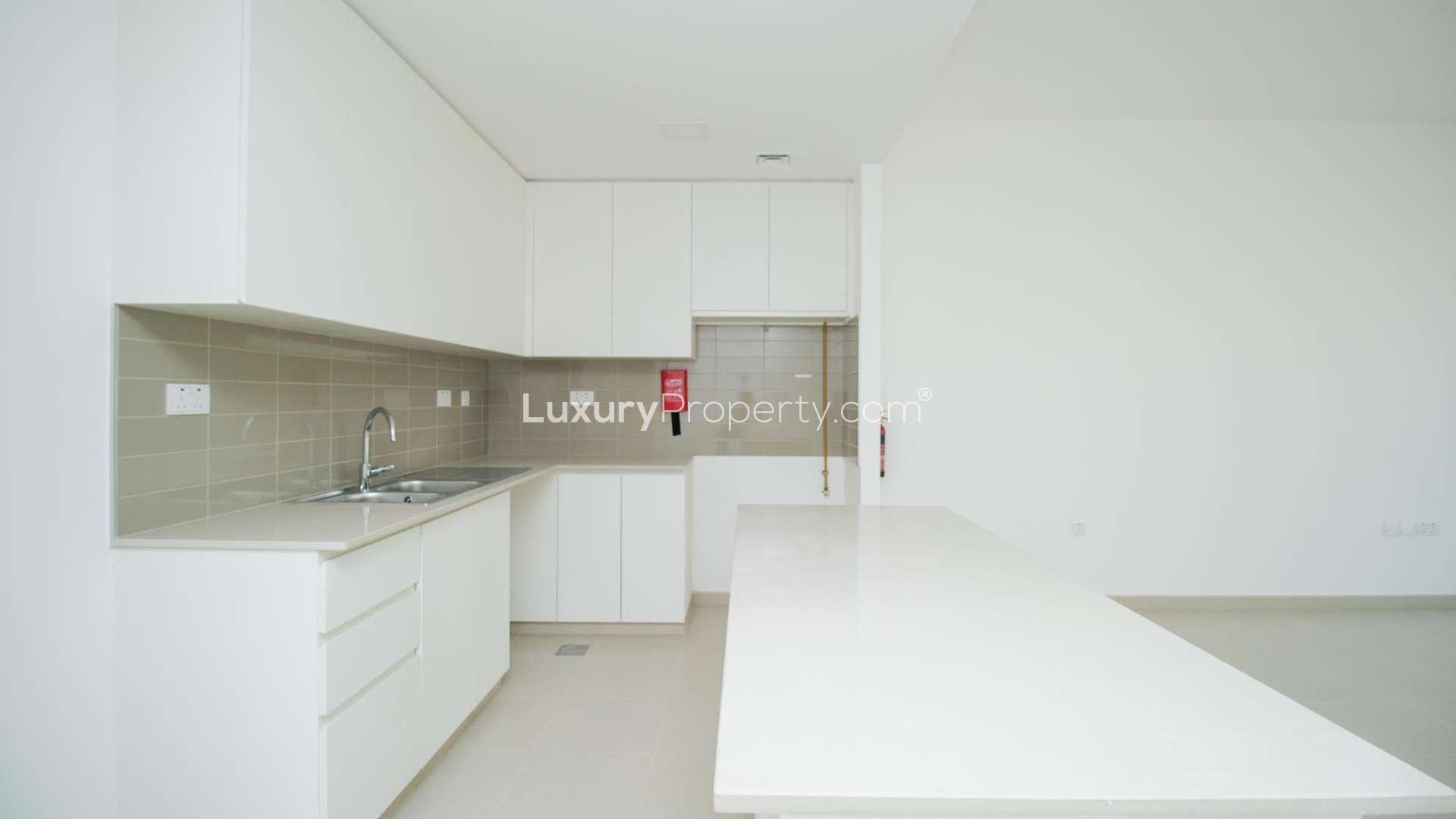 Open-plan kitchen and living area in 4-bedroom townhouse, Sama, Town Square