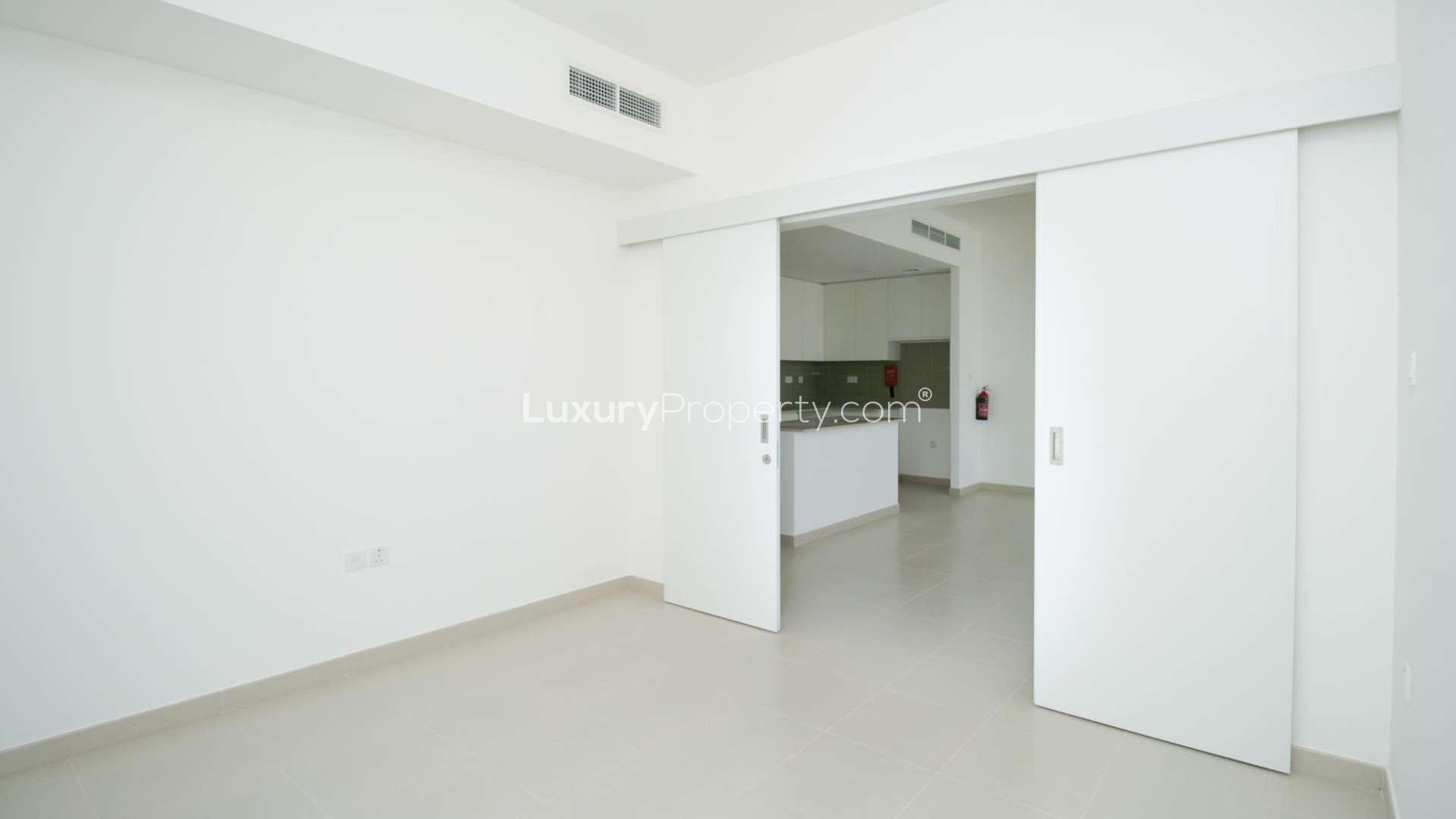 Modern kitchen in 4-bedroom townhouse for rent, Sama Townhouses, Town Square