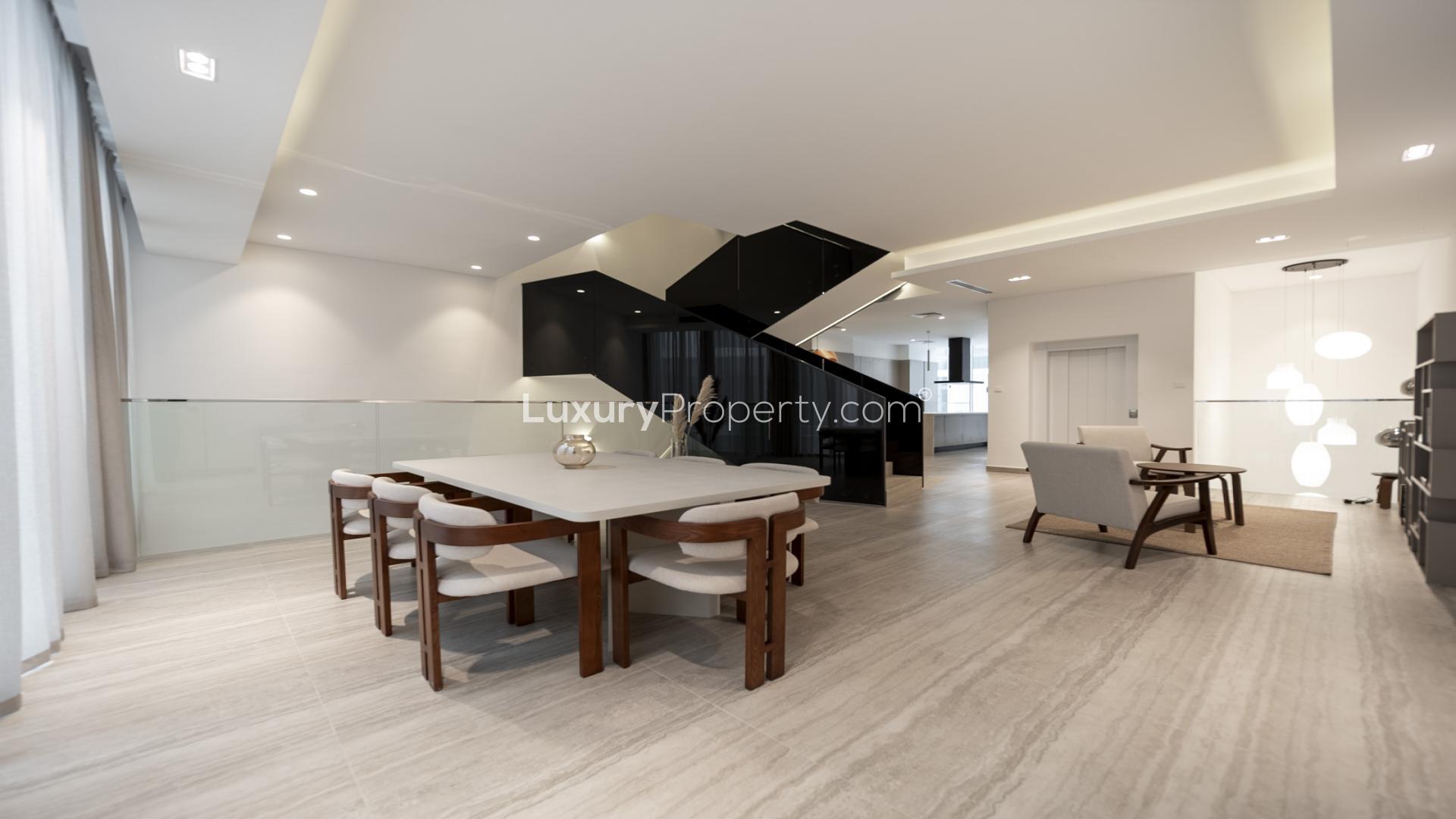 Modern staircase and hallway in Al Barari Ixora townhouse for rent, LP48915