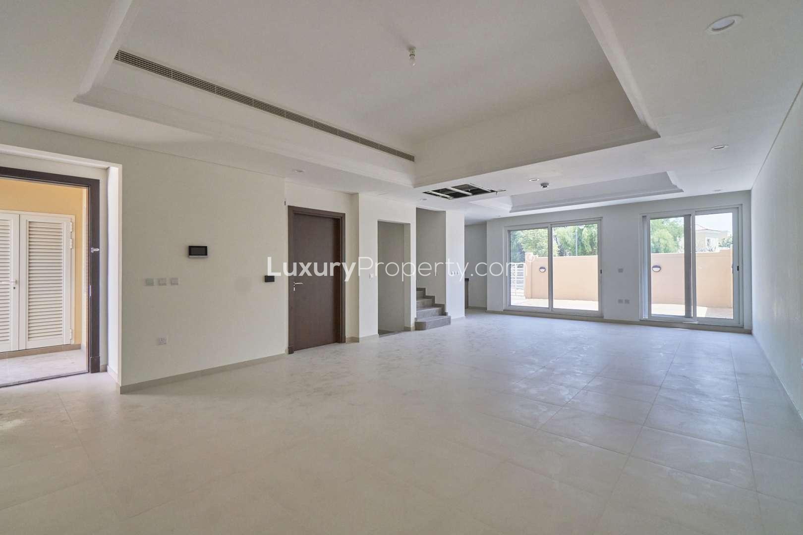 Modern kitchen in spacious 4-bedroom townhouse, Victory Heights, Dubai Sports City, for rent