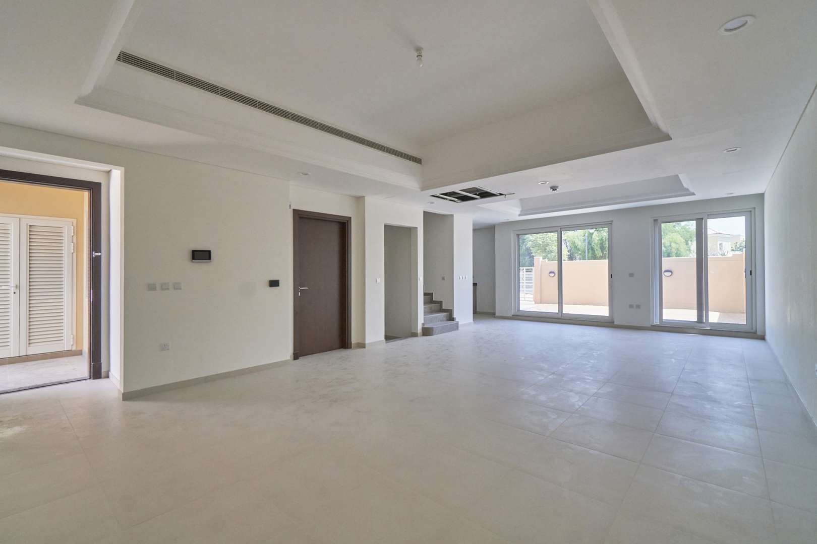 Modern kitchen in spacious 4-bedroom townhouse, Victory Heights, Dubai Sports City, for rent