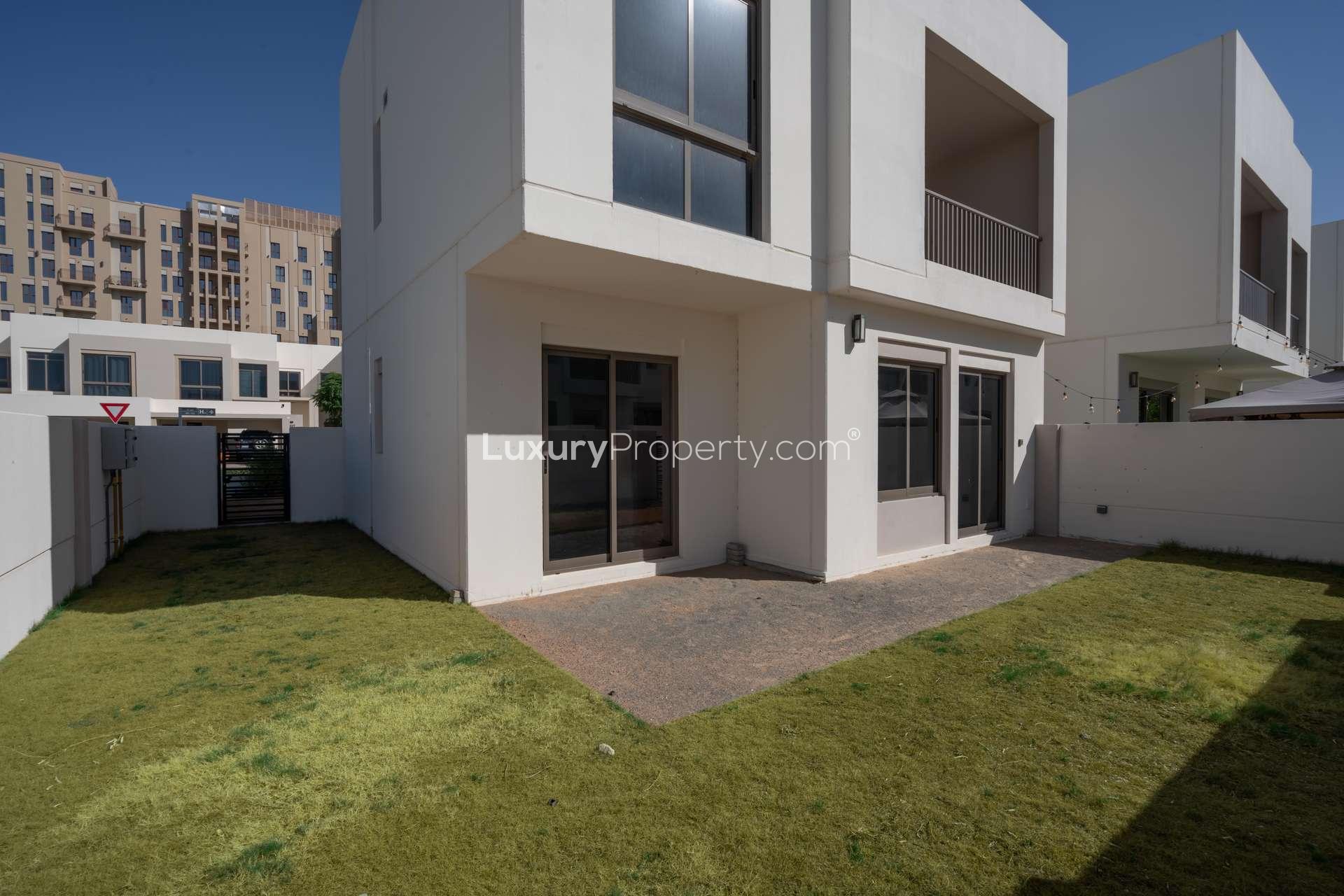 Bright living area in 4-bedroom townhouse for rent, Zahra, Town Square