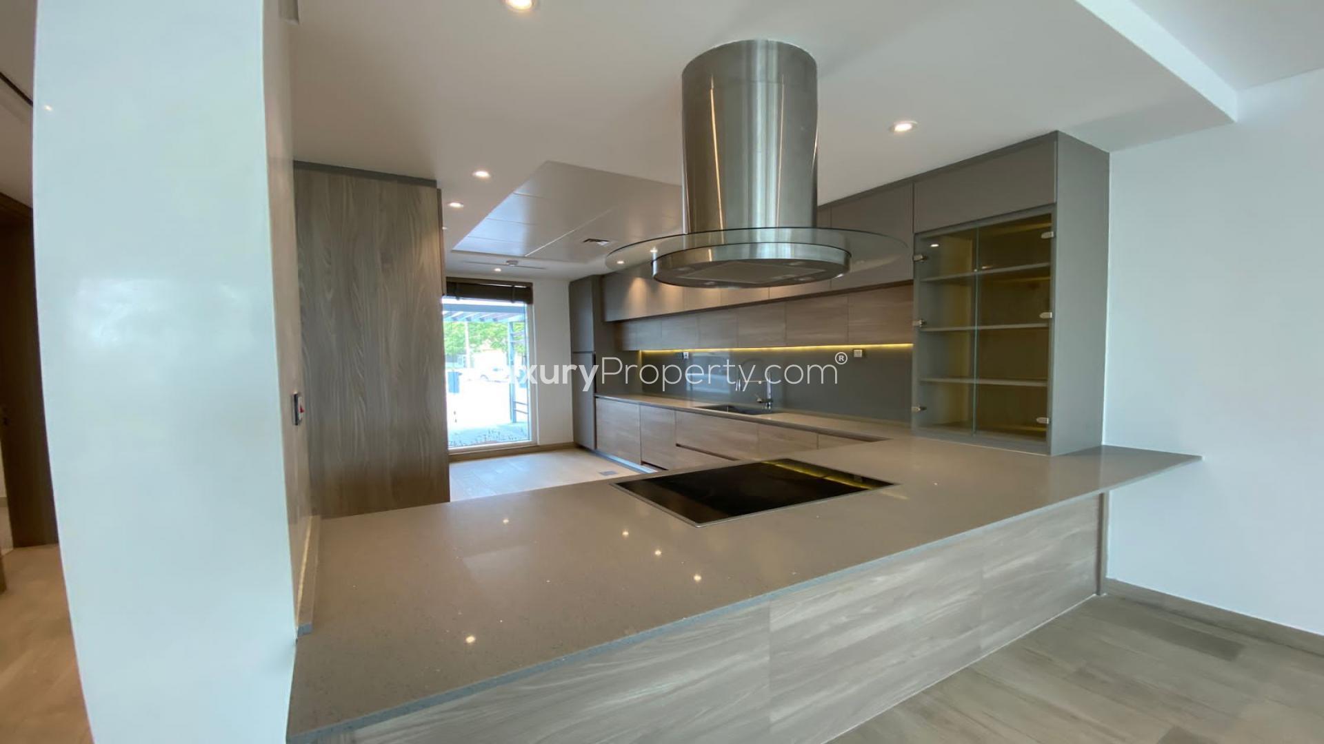 Spacious living area in 4-bed townhouse, Royal Park, Jumeirah Park, for sale