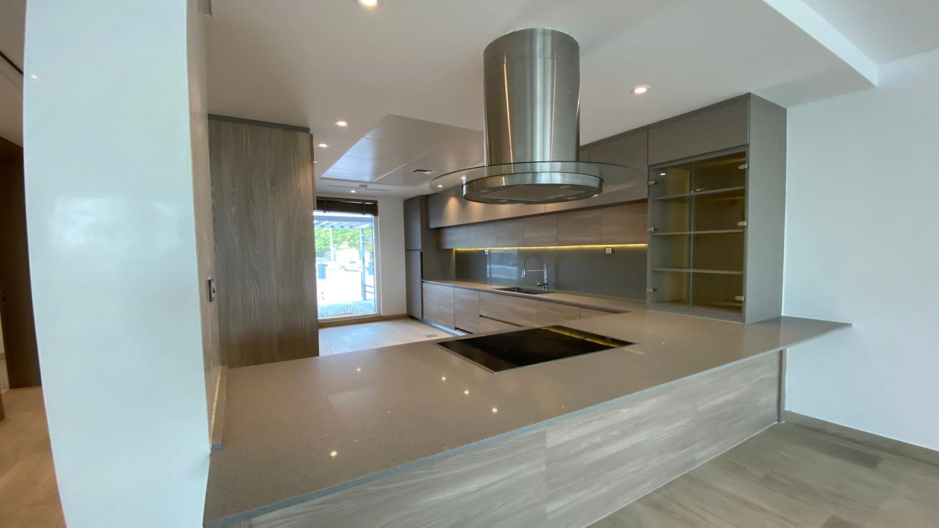 Spacious living area in 4-bed townhouse, Royal Park, Jumeirah Park, for sale