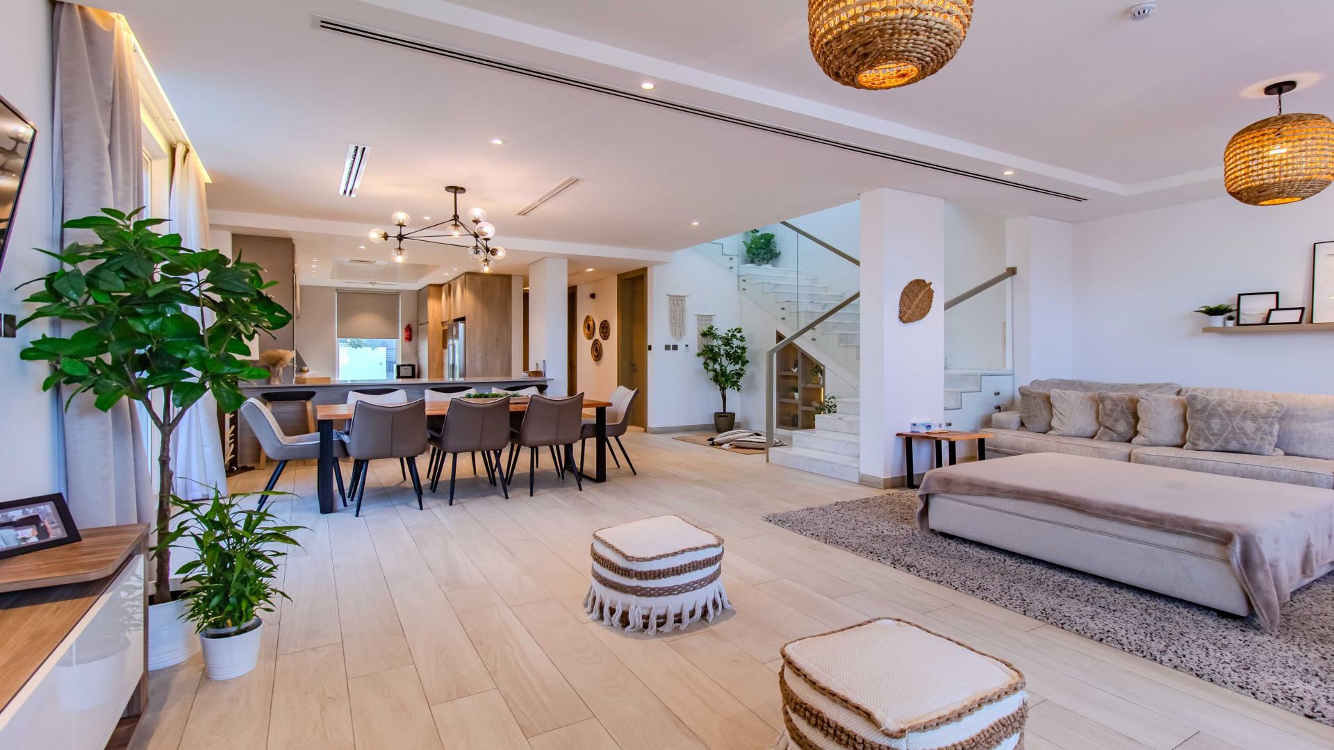 Private villa with pool and garden in Royal Park, Jumeirah Park