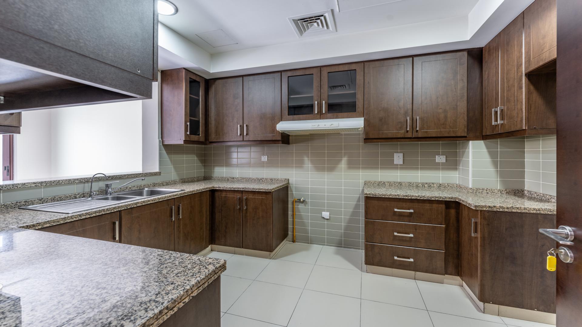 4-Bedroom Villa in Reem Mira, Dubai with spacious driveway and modern architecture