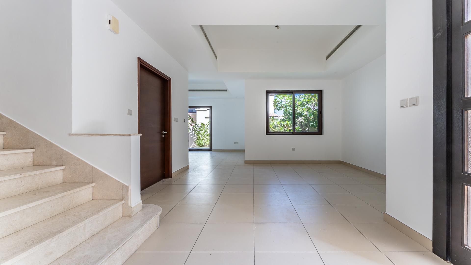 Modern bathroom in 4-bedroom townhouse for sale, Mira 4, Reem community, Dubai