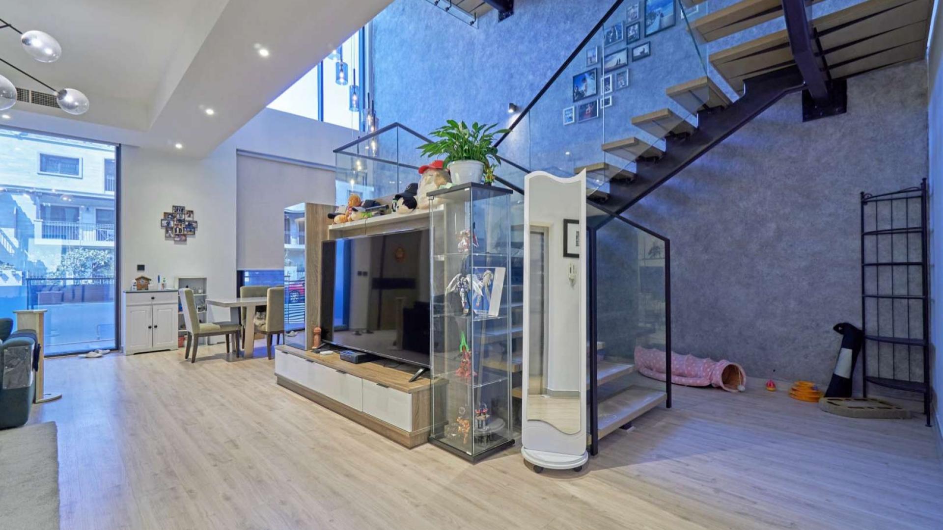 Modern living room in 4-bedroom townhouse, Hyati Avenue, Jumeirah Village Circle. Ref: LP05868