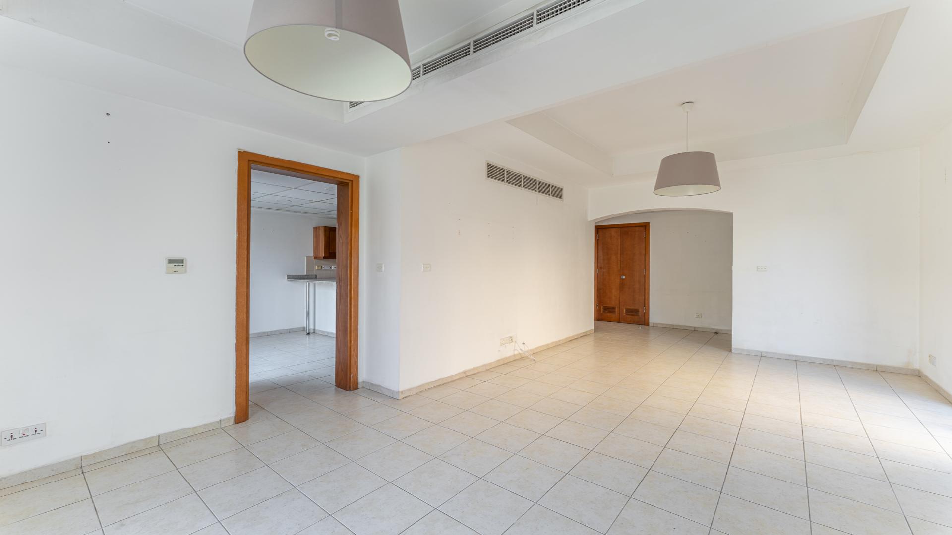 Balcony view of lush garden and neighboring villas in Al Reem 1, Arabian Ranches